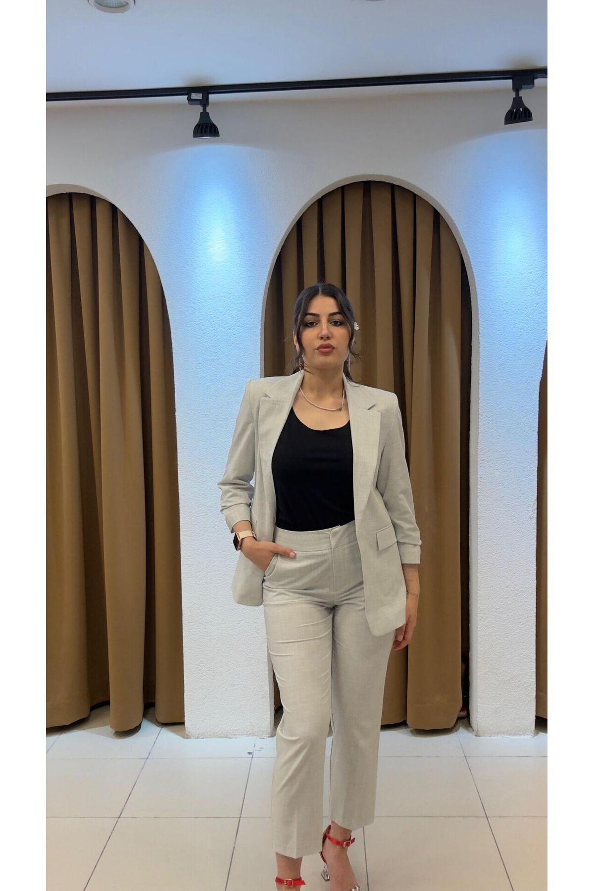 SUNAYBUTİK GRİ CEKETLİ TAKIM