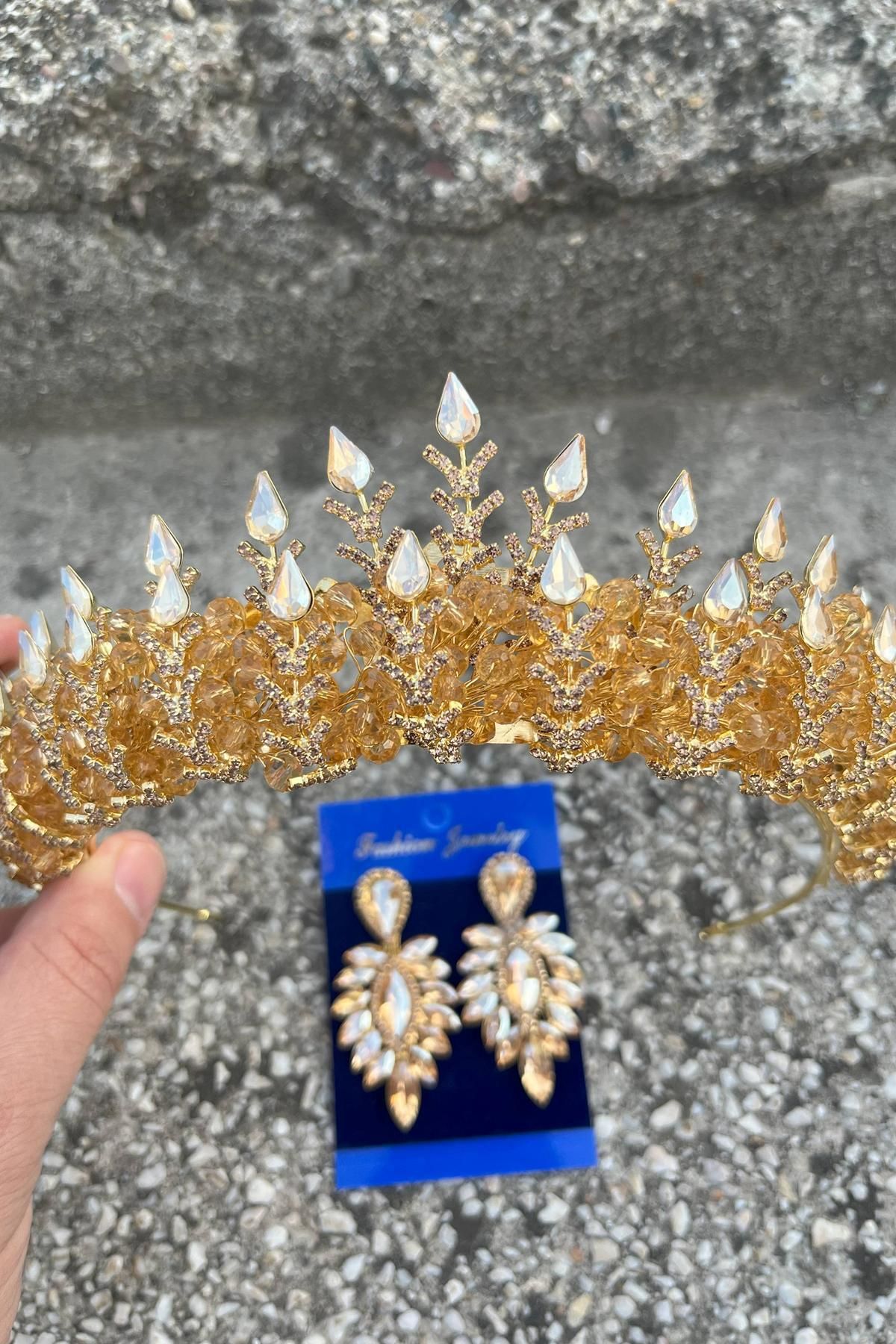 Hobigram Belicia Gold Gelin Kına Tacı Özel Gün Aksesuar Kadın Taç Ve İnce Mekik Küpe Takımı