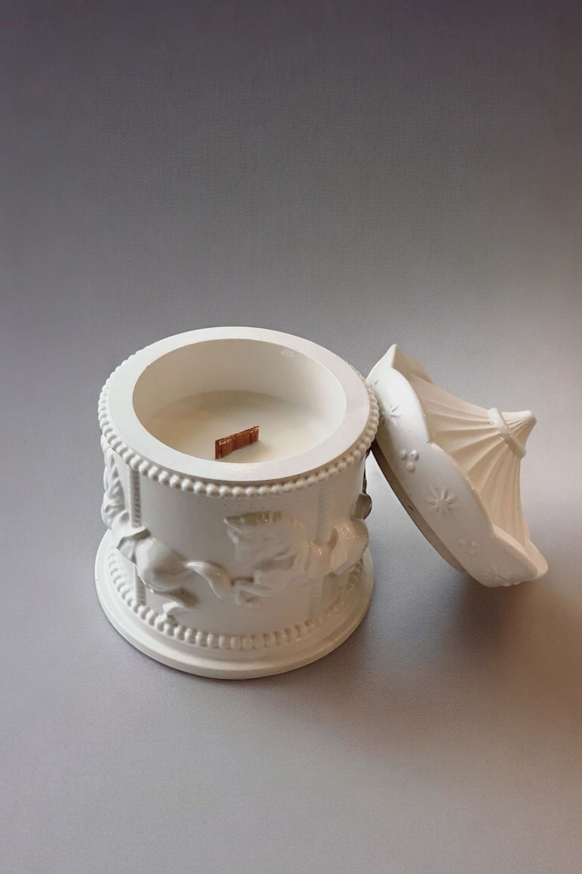 Celine Decor Carousel Obje içinde Soya Wax Kokulu Mum - 1 ADET