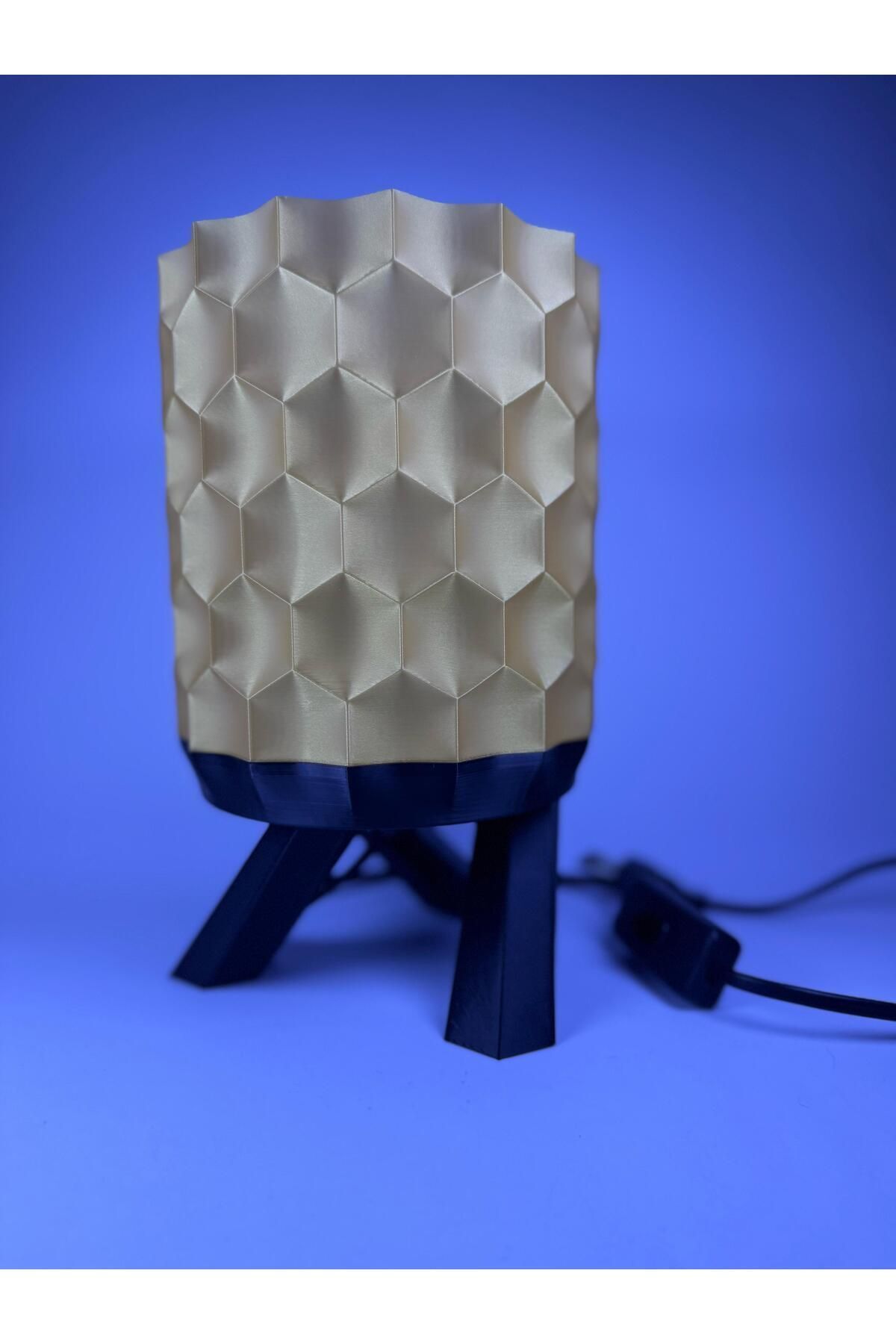 SerenityHaven Prizma Glow | Geometrik Desenli Modern Abajur