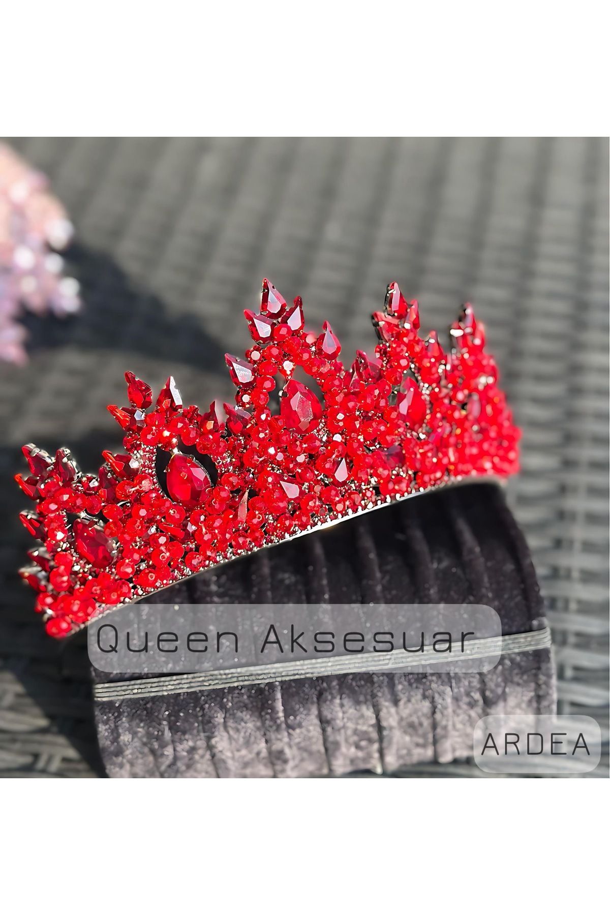 QUEEN AKSESUAR Ardea yakut kırmızı kristal taşlı lüks tasarım nişan gelin tacı metal taç yüksek otantik motifli