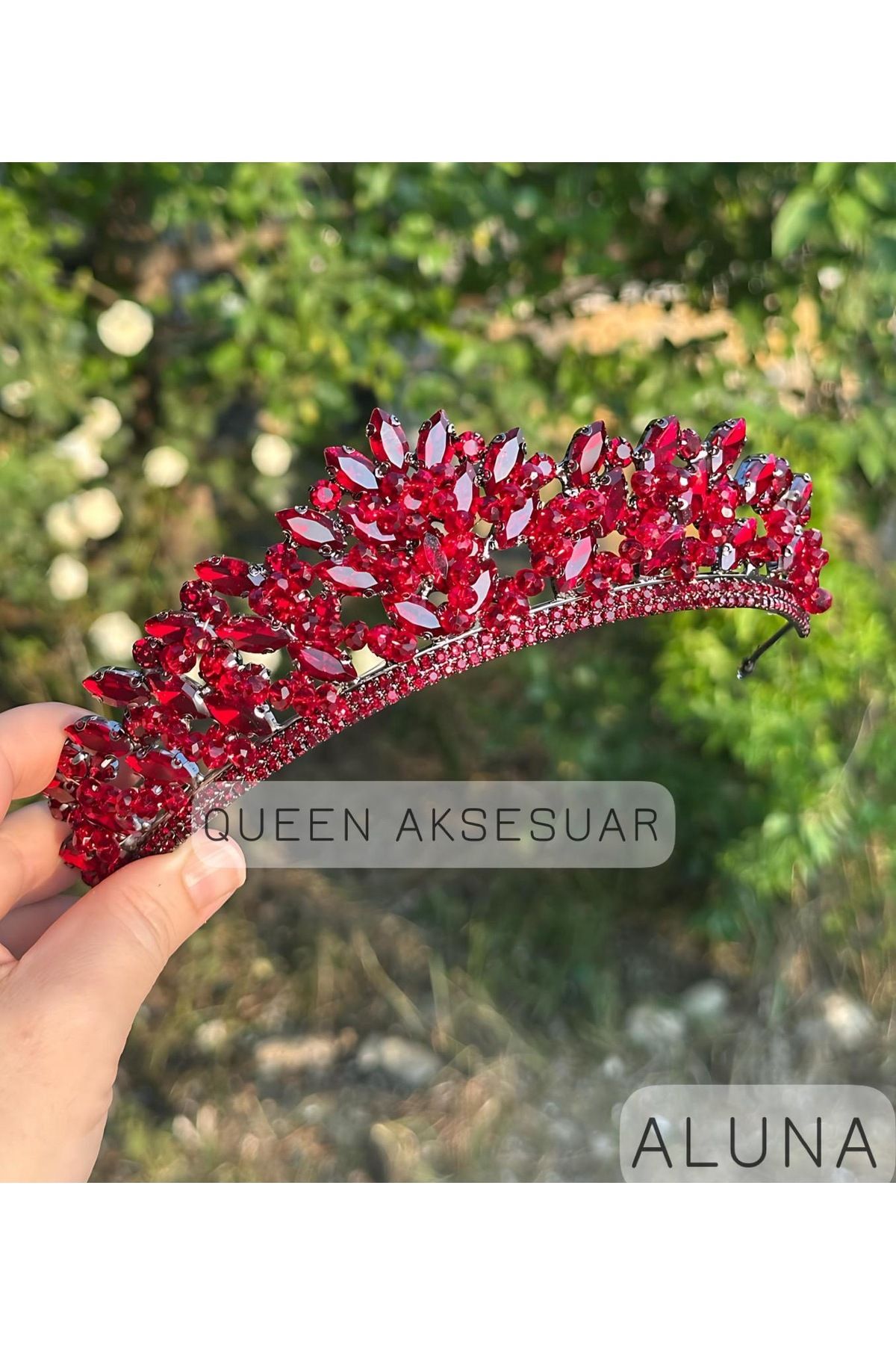 QUEEN AKSESUAR ALUNA granat bordo kırmızı kristal taşlı lüks tasarım nişan gelin tacı metal taç otantik motifli