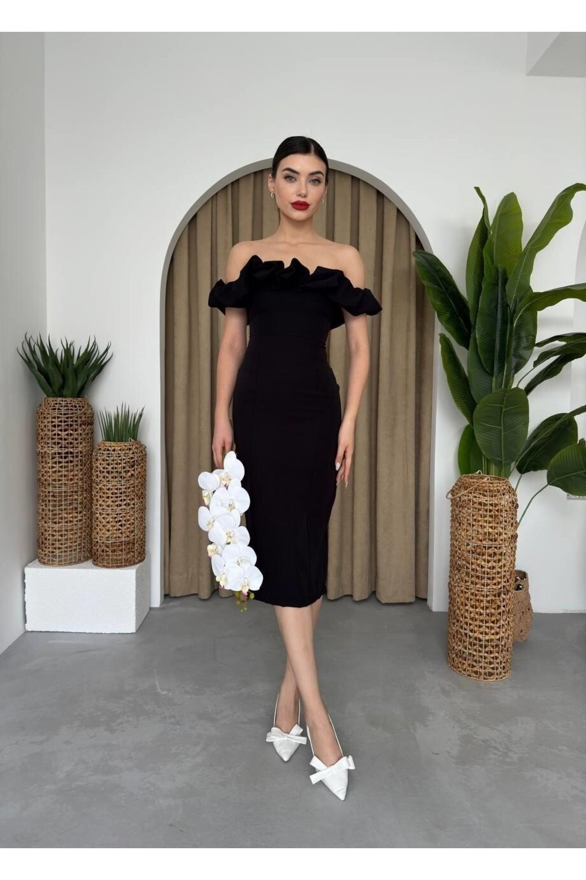 Aura 7 Collection Kadın Giyim Pole Madonna Yaka Midi Boy Siyah Elbise