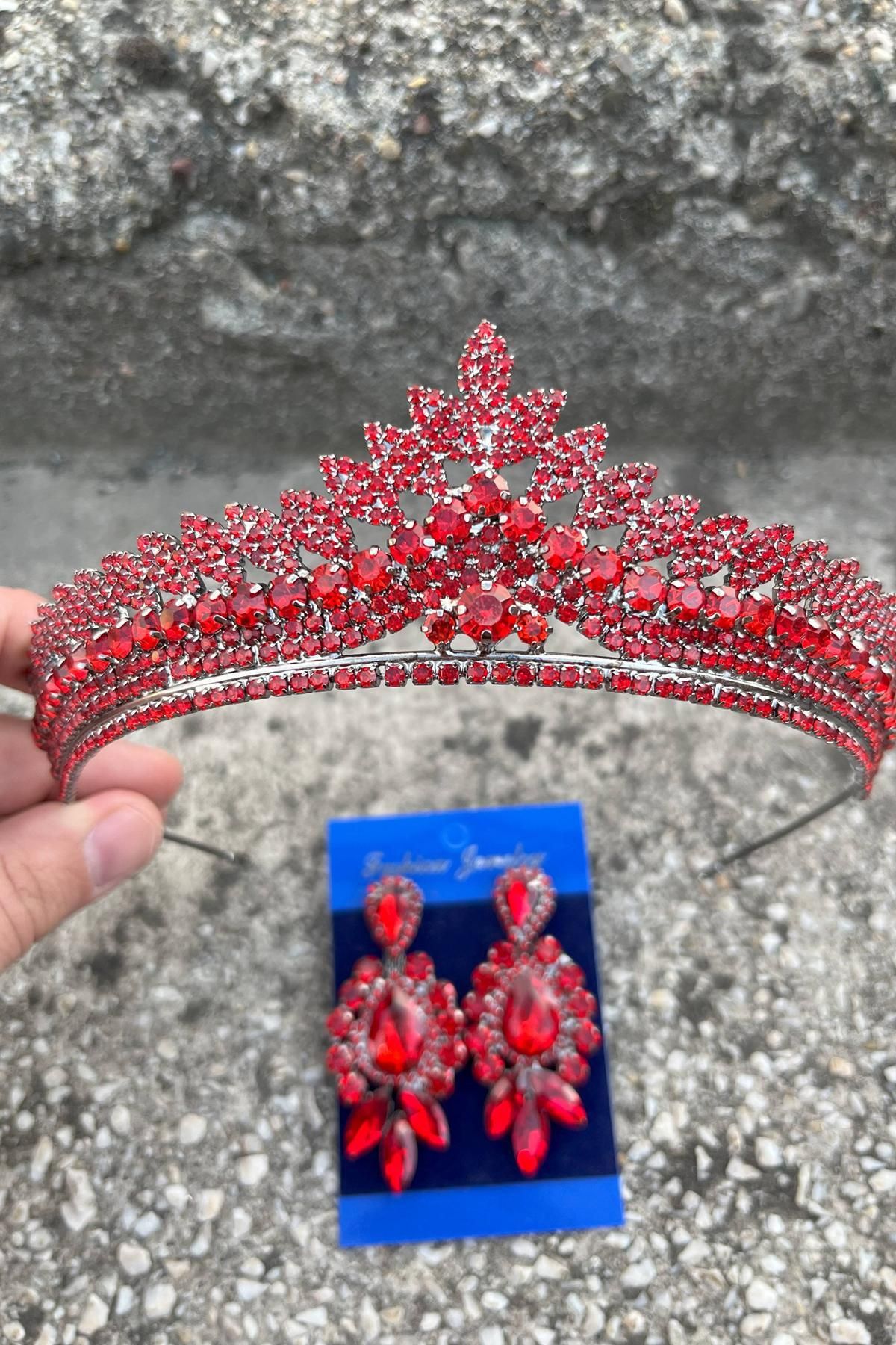 Hobigram Daniela Kırmızı Gelin Kına Tacı Özel Gün Aksesuar Kadın Taç Ve Üç Mekik Küpe Takımı