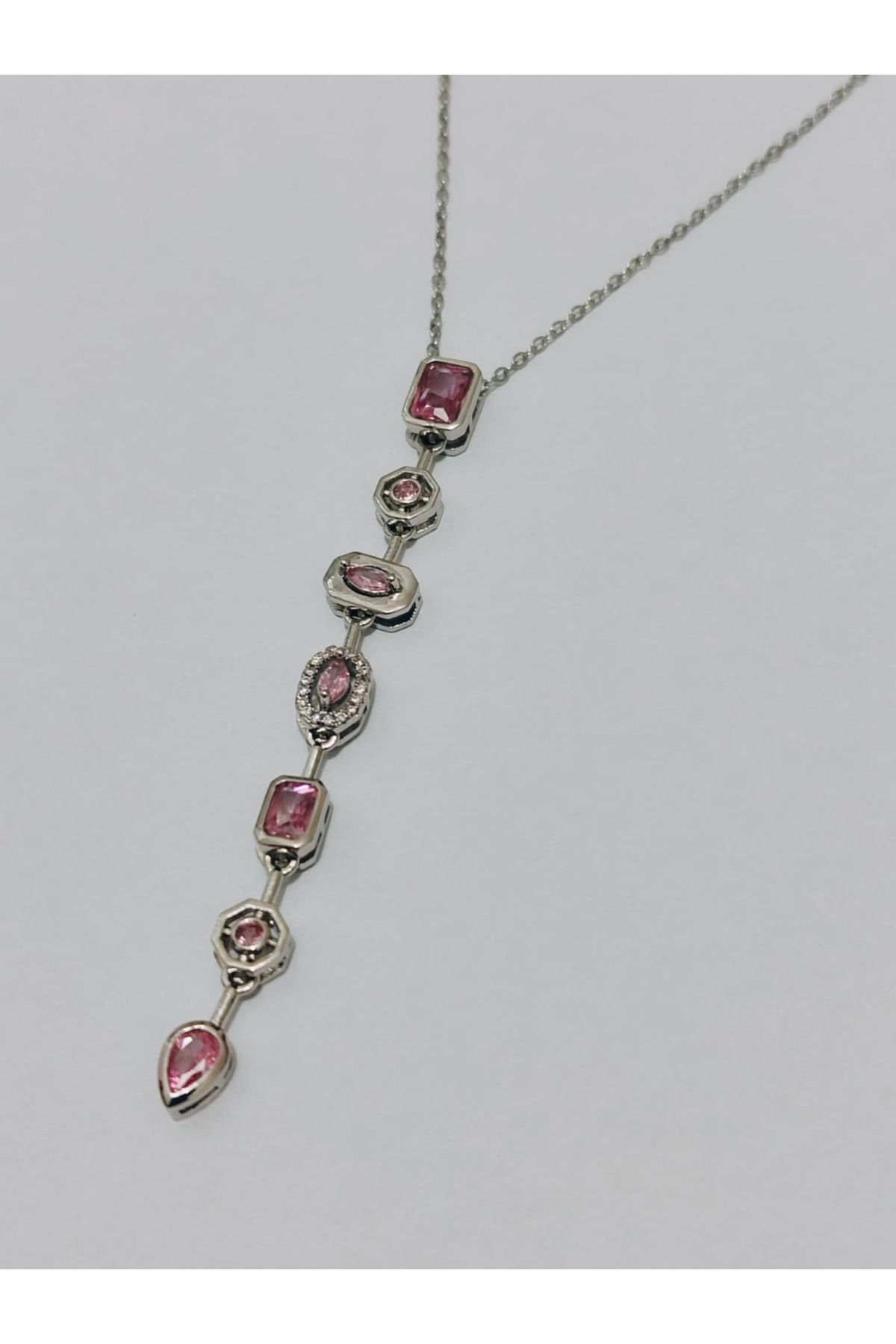 FLORAS JEWELRY Geometrik Tasarım Pembe Taş Detaylı Y Kolye (55cm)