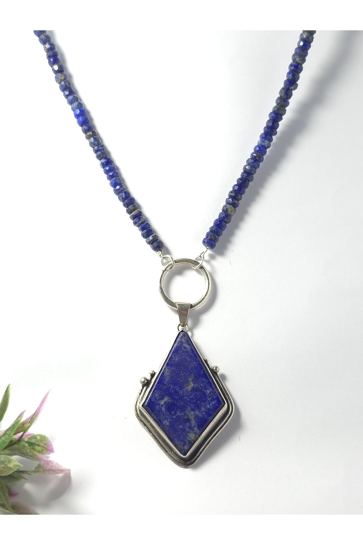 ÇAKRA DOĞAL TAŞ GÜMÜŞ Doğal Lapis Lazuli Taşlı Gümüş El Yapımı Kolye – Geometrik Tasarım