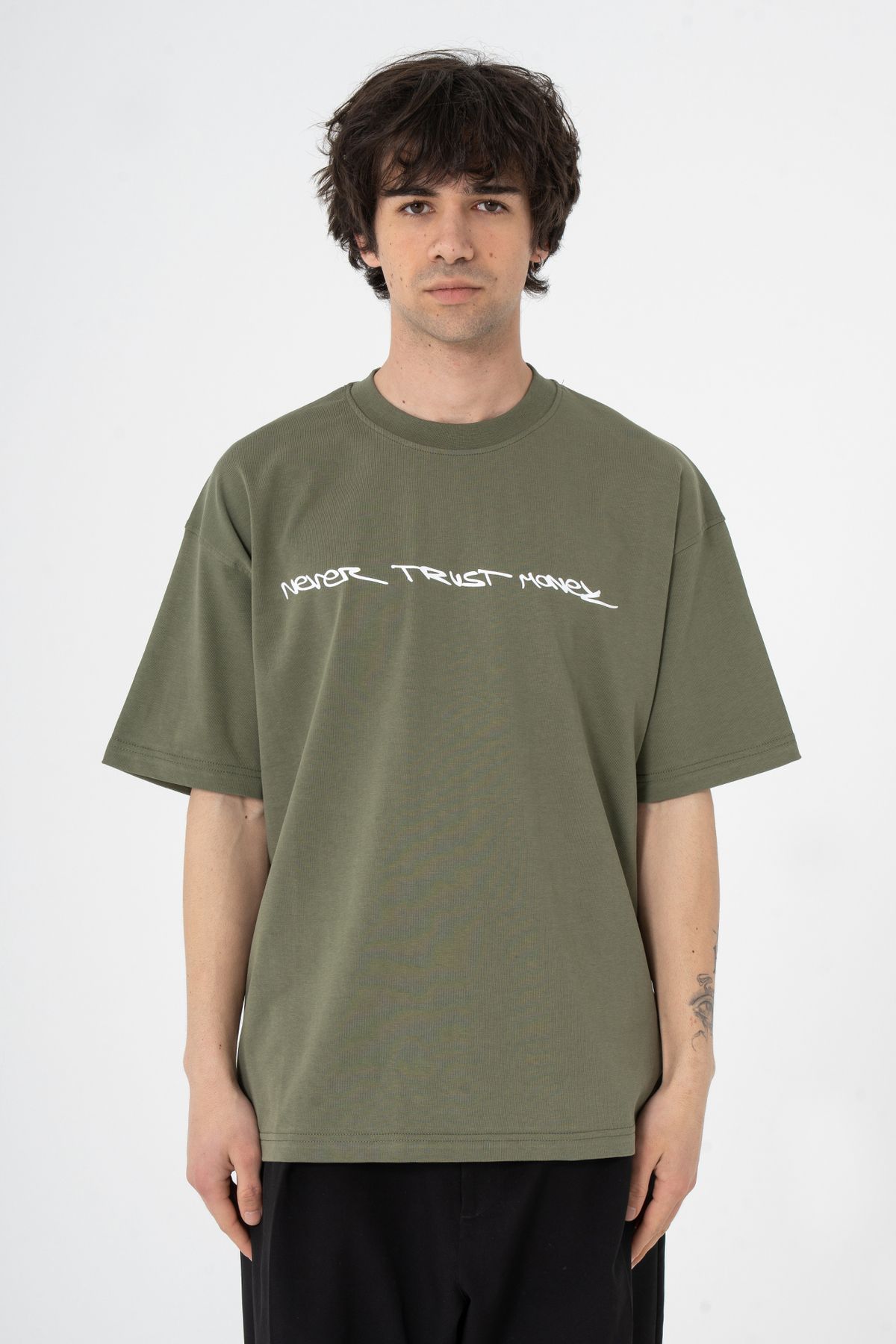 ATE WEAR Never Trust Sprey Baskılı Tişört