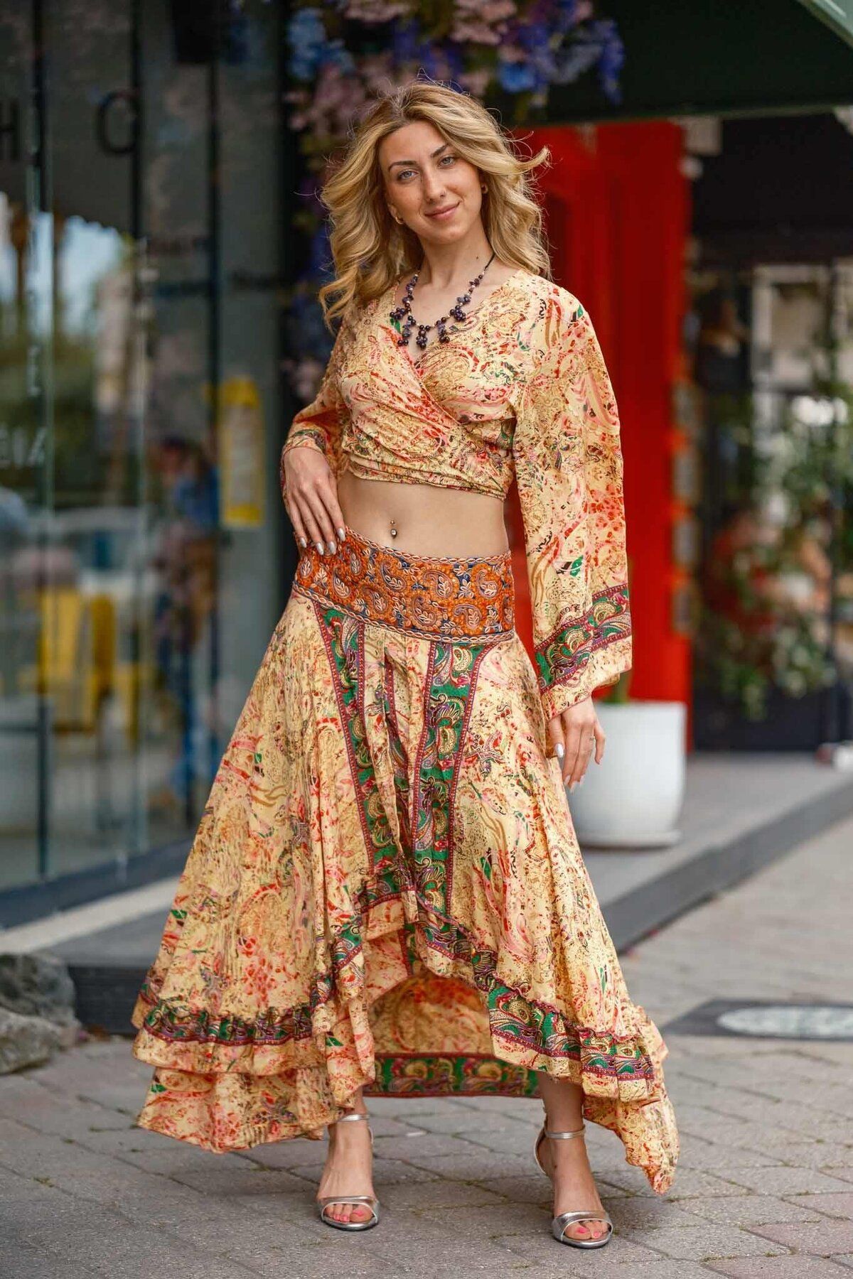 Miss Boheme Sarı Renk Beli Nakışlı Fırfır Detaylı İpek Etek Bluz Takım