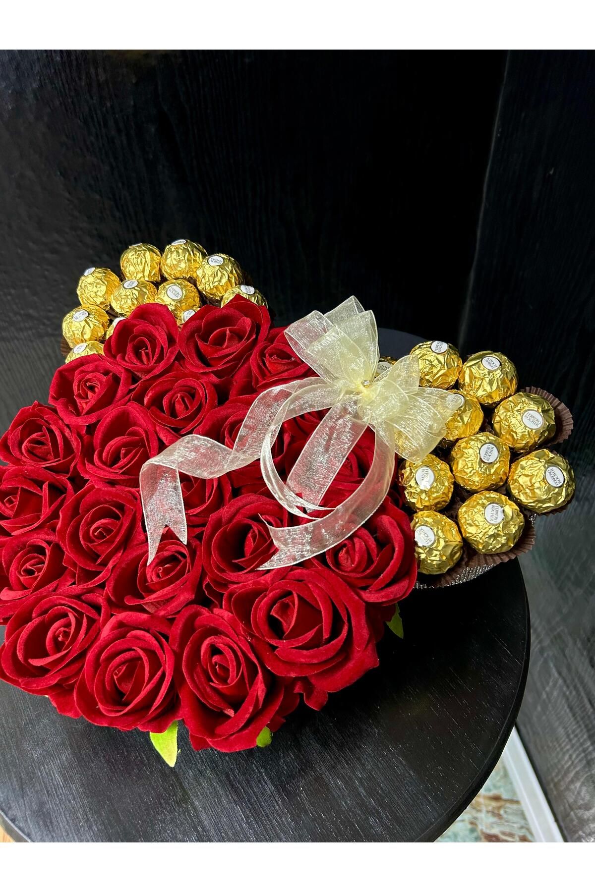 fancyflower Minnie Tasarımlı Kadife Güller ve Lüks Çikolata Aranjman
