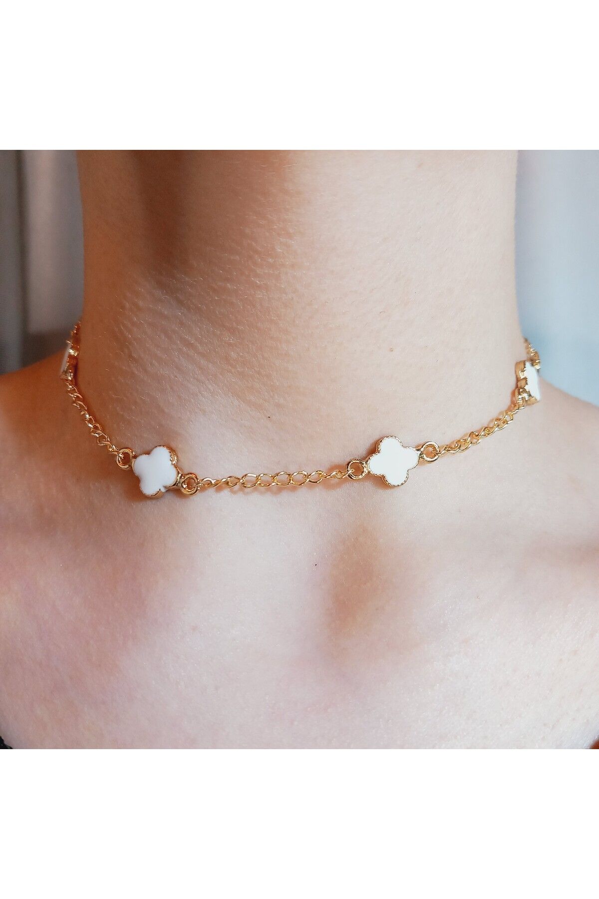 Crystal Atelier Van Cleef Tarzı Zarif Unisex Kolye-Altın Kaplama Zincir Beyaz Mini Yonca Figürlü Şans Kolyesi