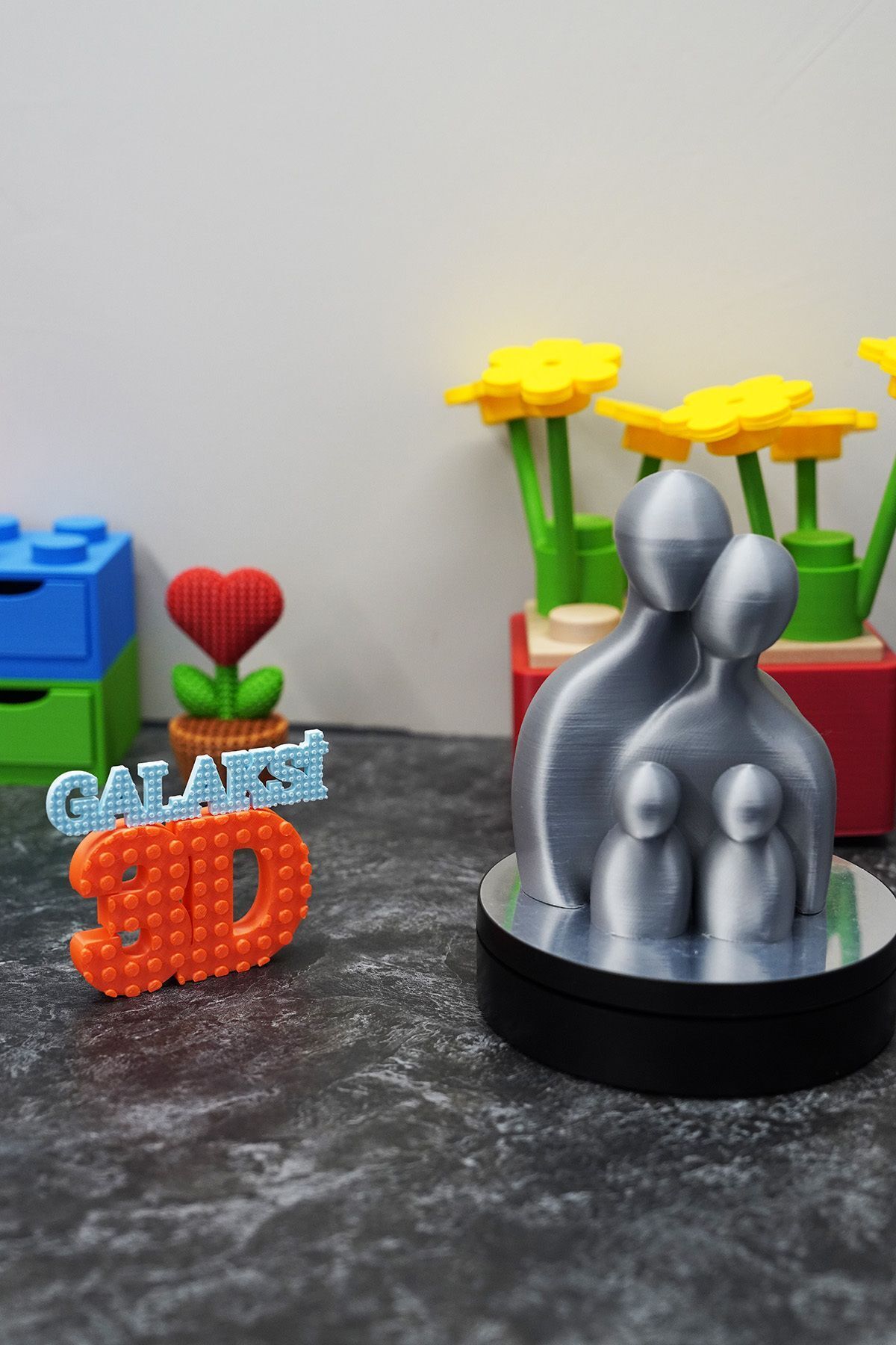 SerenityHaven Soyut Aile ve Çocuklar 4'lü Set 10x8cm