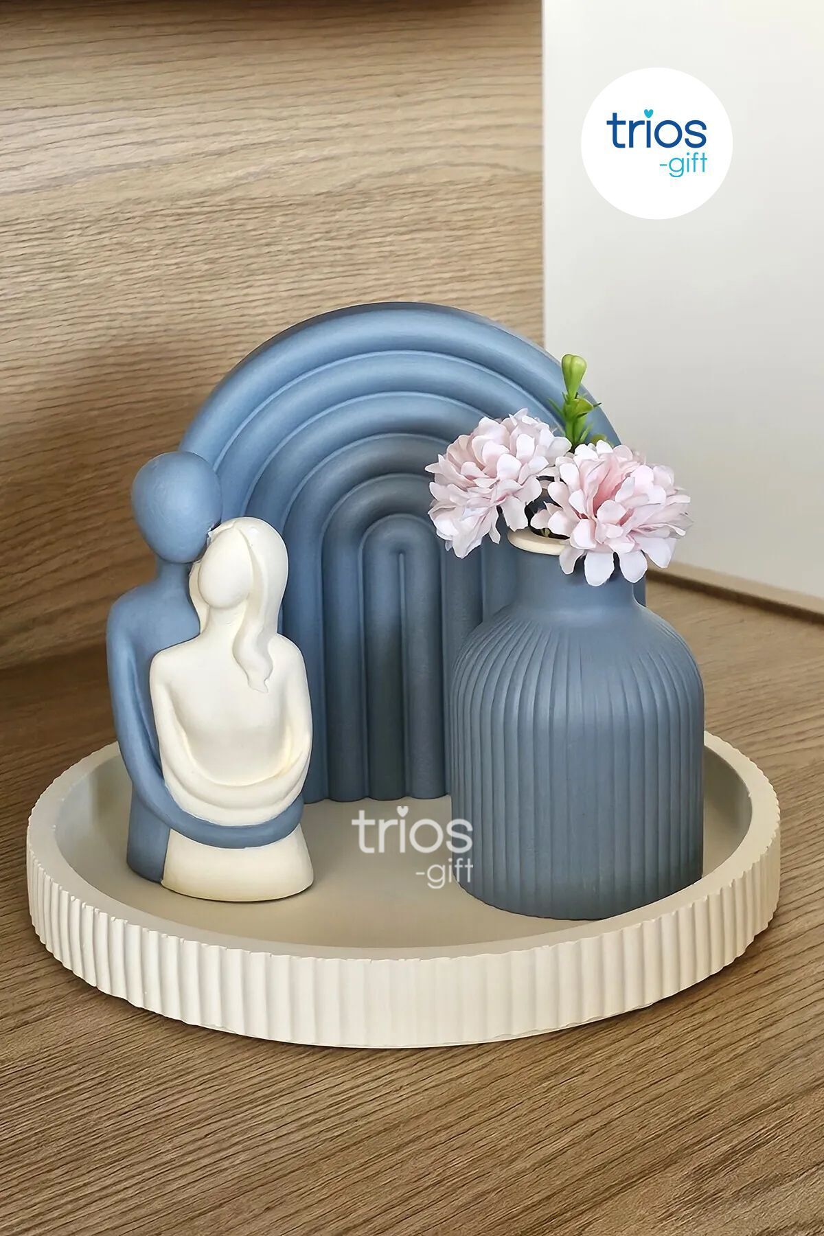 SerenityHaven Trios Gift Dekoratif Obje-sevgili Sarılan Çift- Vazo-gökkuşağı Kemer-4 'lü Biblo Özel Set