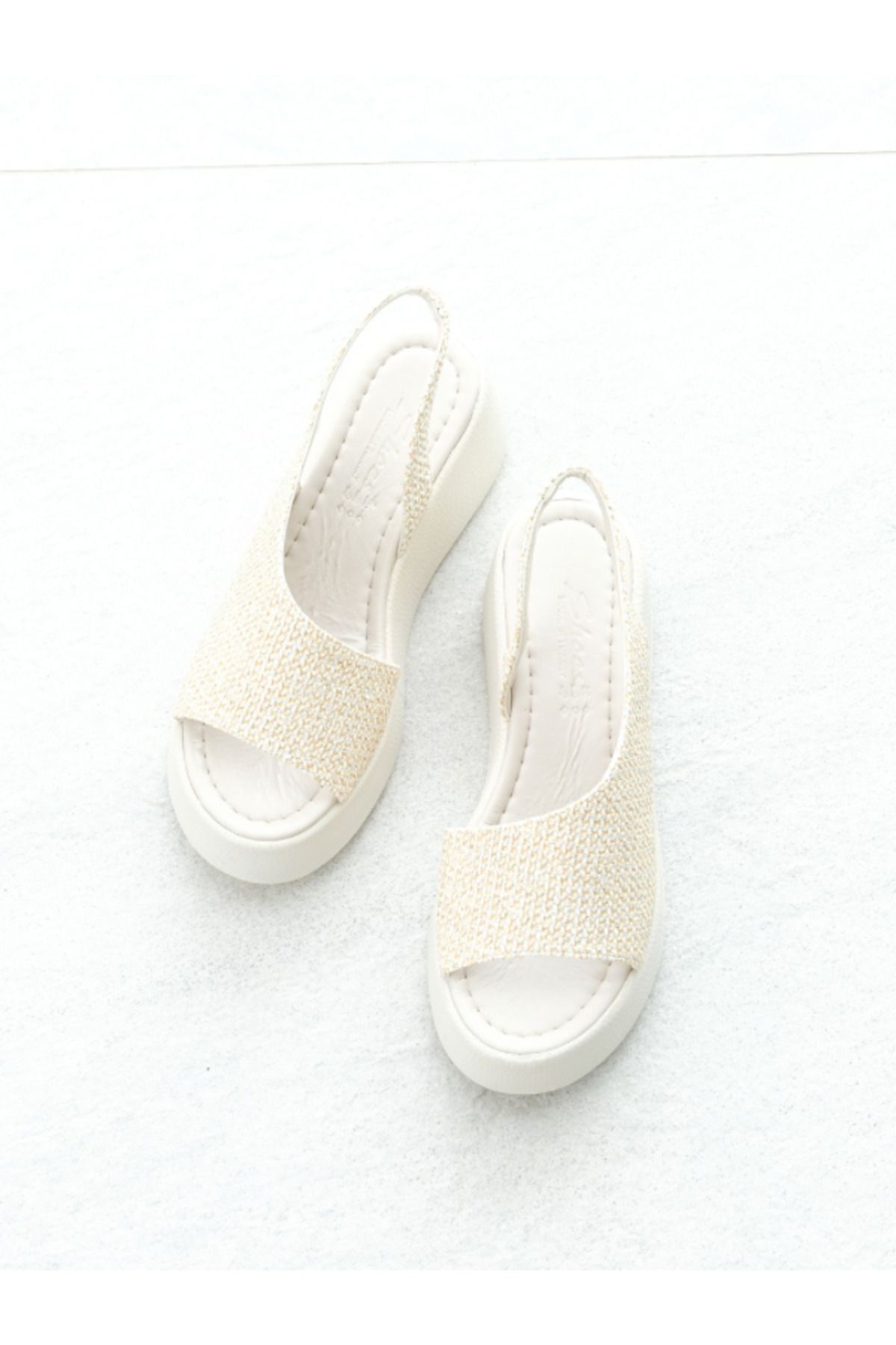 Munshoes Anna Dolgu Taban Kadın Sandalet