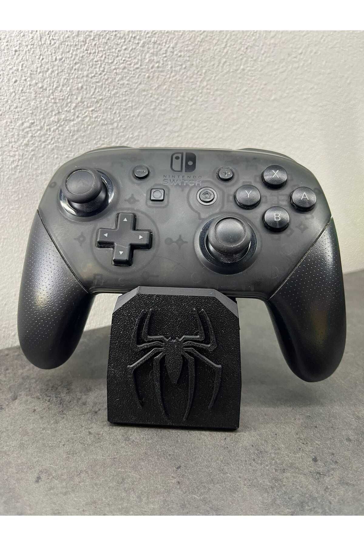PRİNTİCA DESİGN Gamepad Standı – Siyah Örümcek Figürlü Tutucu (PS5 / Xbox / Switch Uyumlu)