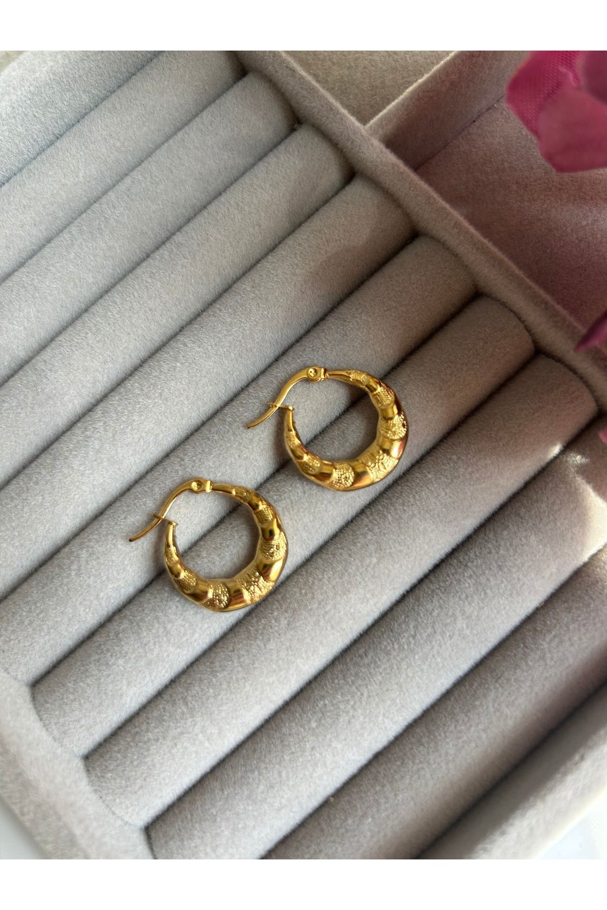 MOONJEWELLERY Desenli Çelik Halka Küpe