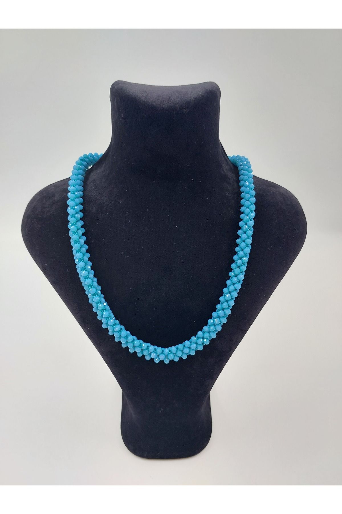 R G Handmade Design El Yapımı Mavi Spiral Boncuk Kolye – Kristal Parlaklığında Özgün Tasarım
