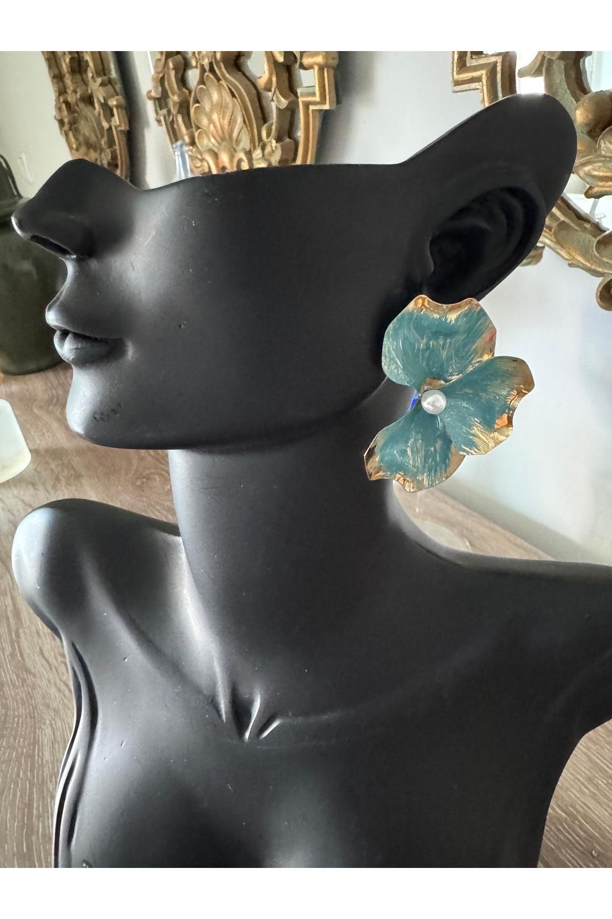 misstakıjewerly ÇELİK GOLD/YEŞİL RENK İNCİLİ ÇİÇEK MODEL KÜPE
