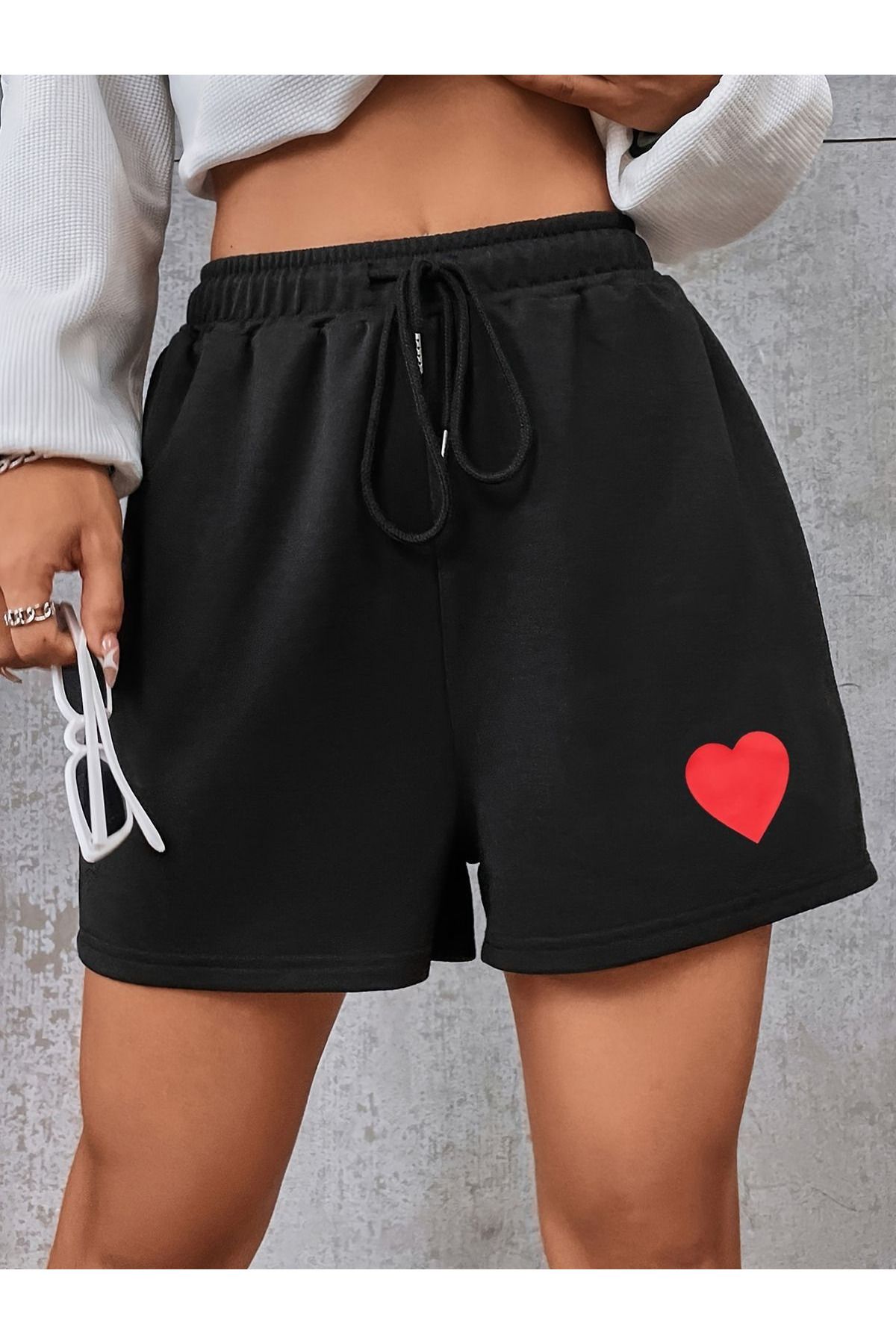 ModaSphere Unisex Kırmızı Kalp Baskılı Şort