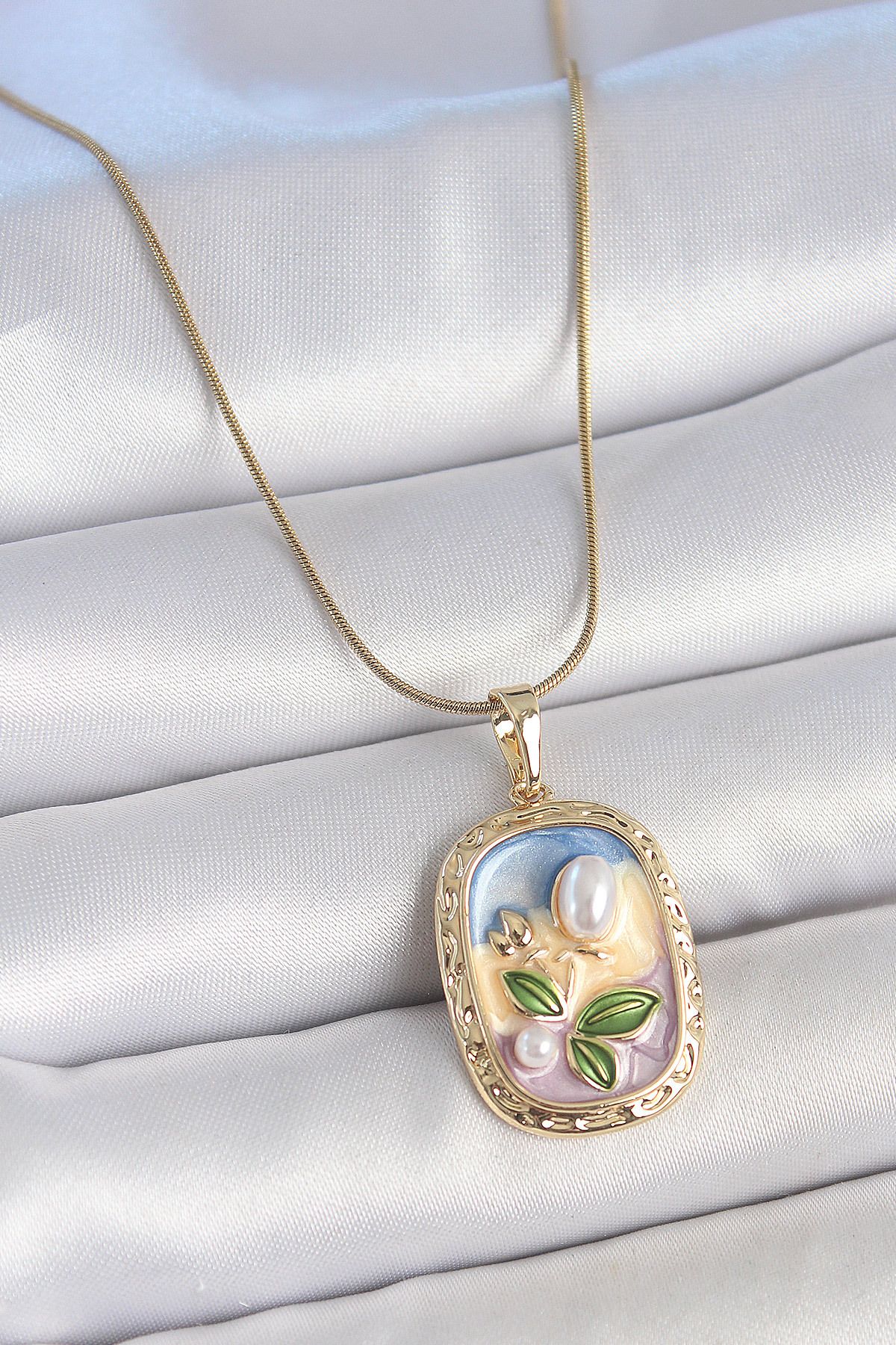 Angel Of Life 316L Çelik Gold Renk Zincir Mix Renk Mineli İnci Çiçek İşlemeli Portre Model Kadın Kolye - TJ-BKO101