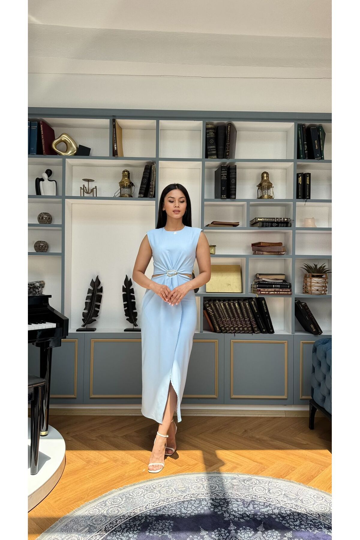 Nida Boutique Bel Dekolte Detaylı Önden Yırtmaçlı Sıfır Kol Double Kumaş Elbise