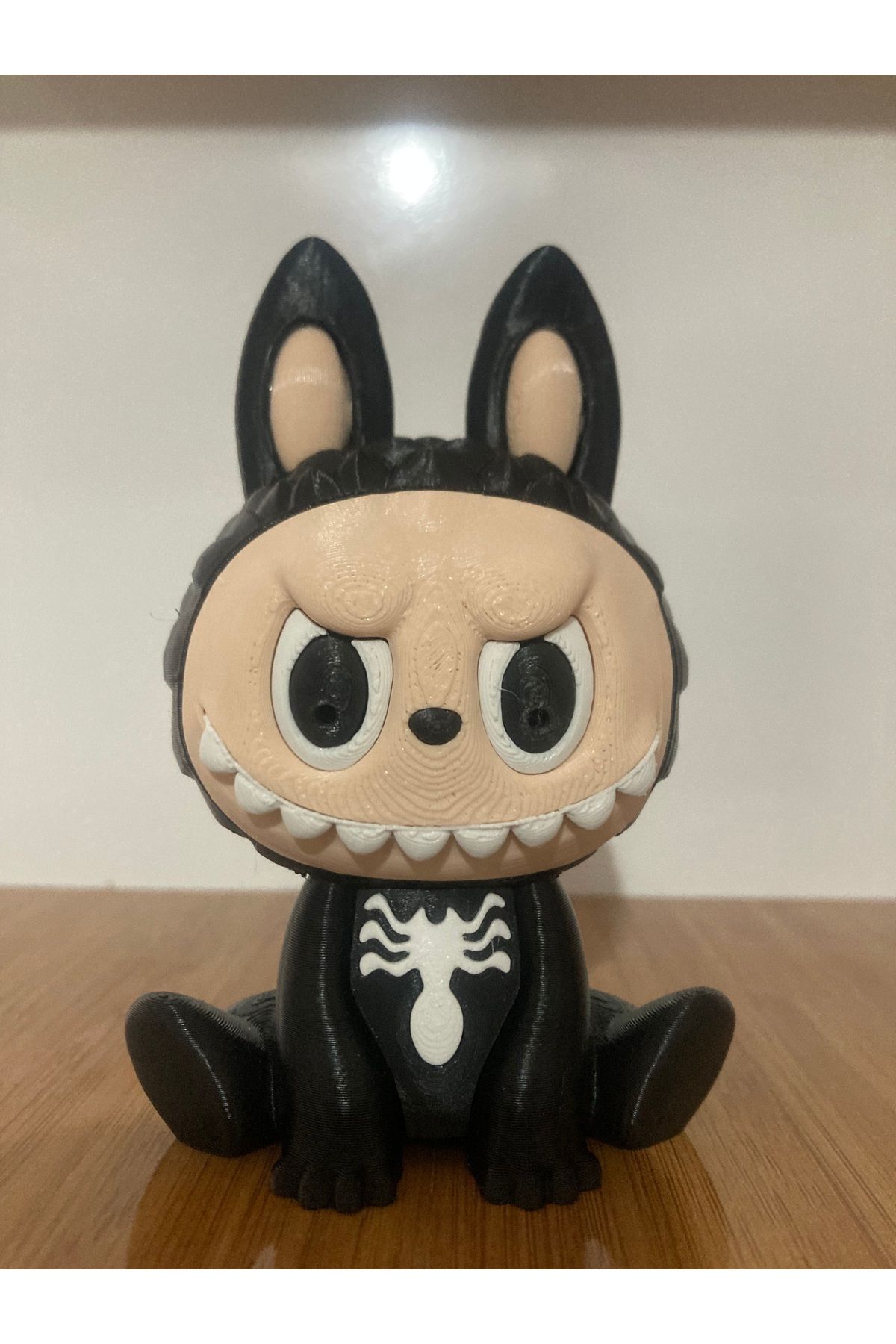 Aslan Labubu venom oturan modeli