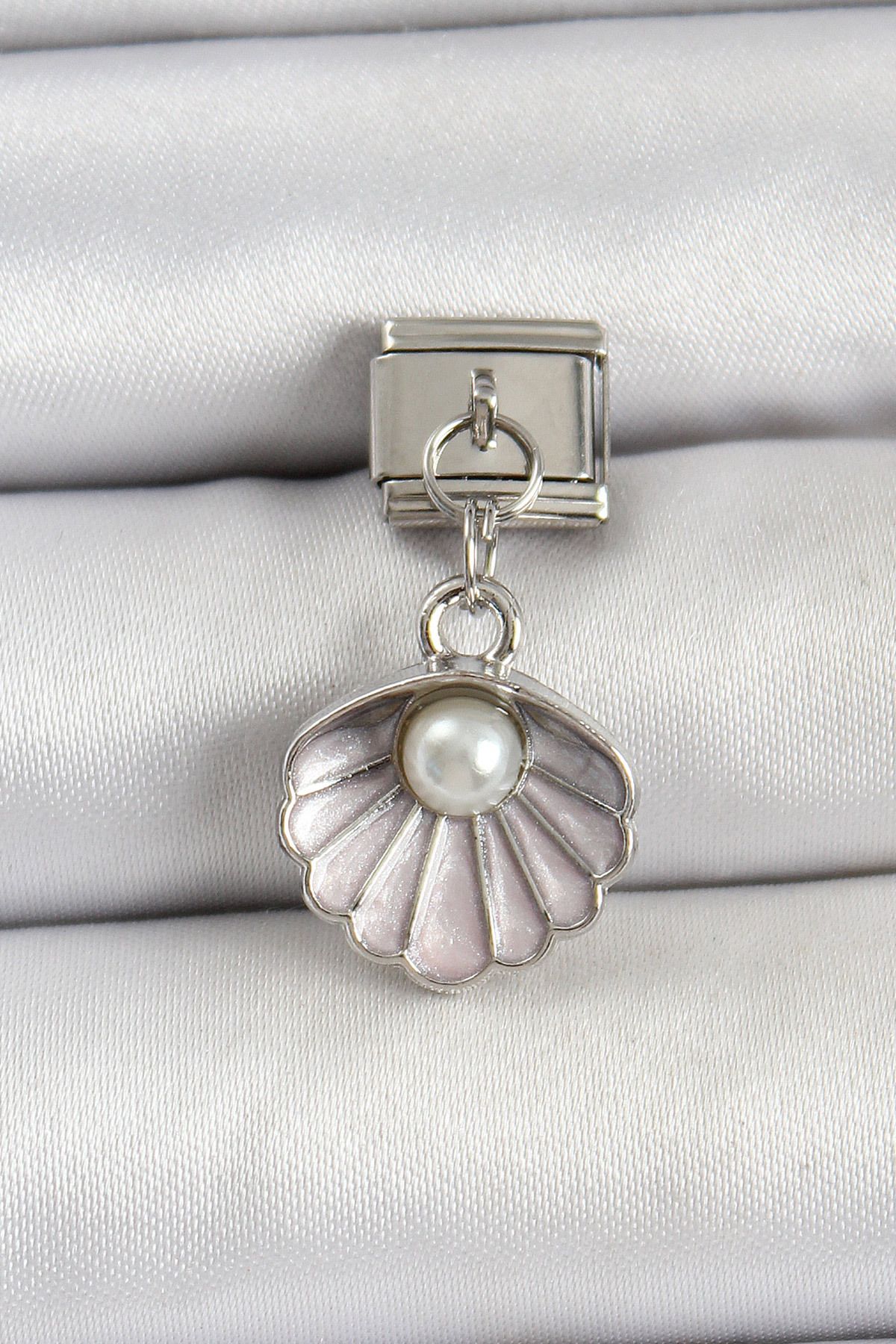 Angel Of Life 316L Çelik Sallantılı İnci Detaylı İstiridye Model Gümüş Renk Nomination Charm - TJ-BC1471