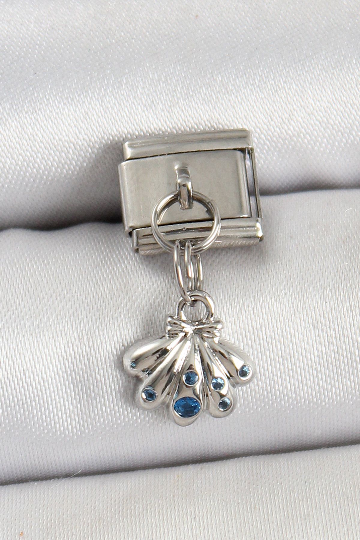 Angel Of Life 316L Çelik Sallantılı Fiyonklu Buket Model Gümüş Renk Nomination Charm