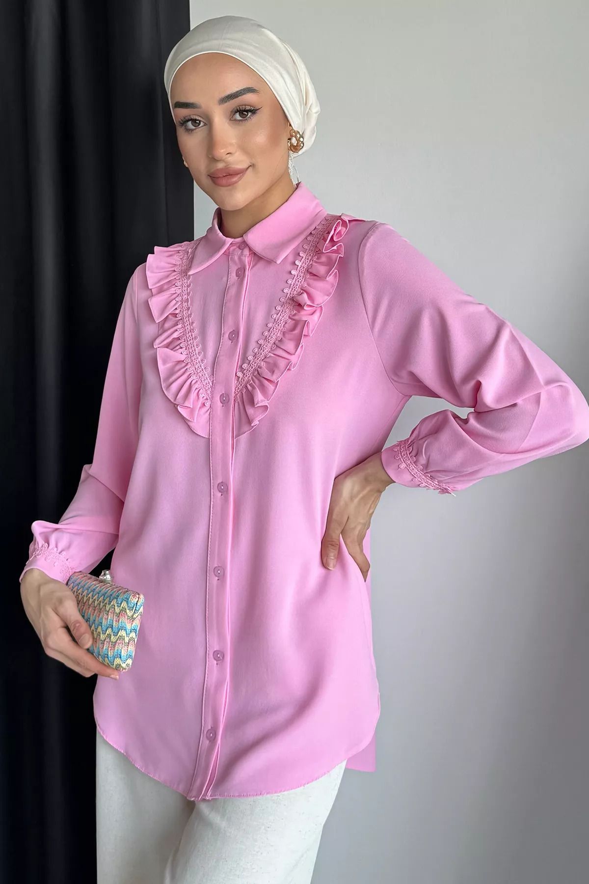 julude Pembe Güpür Detaylı Fırfırlı Tesettür Gömlek