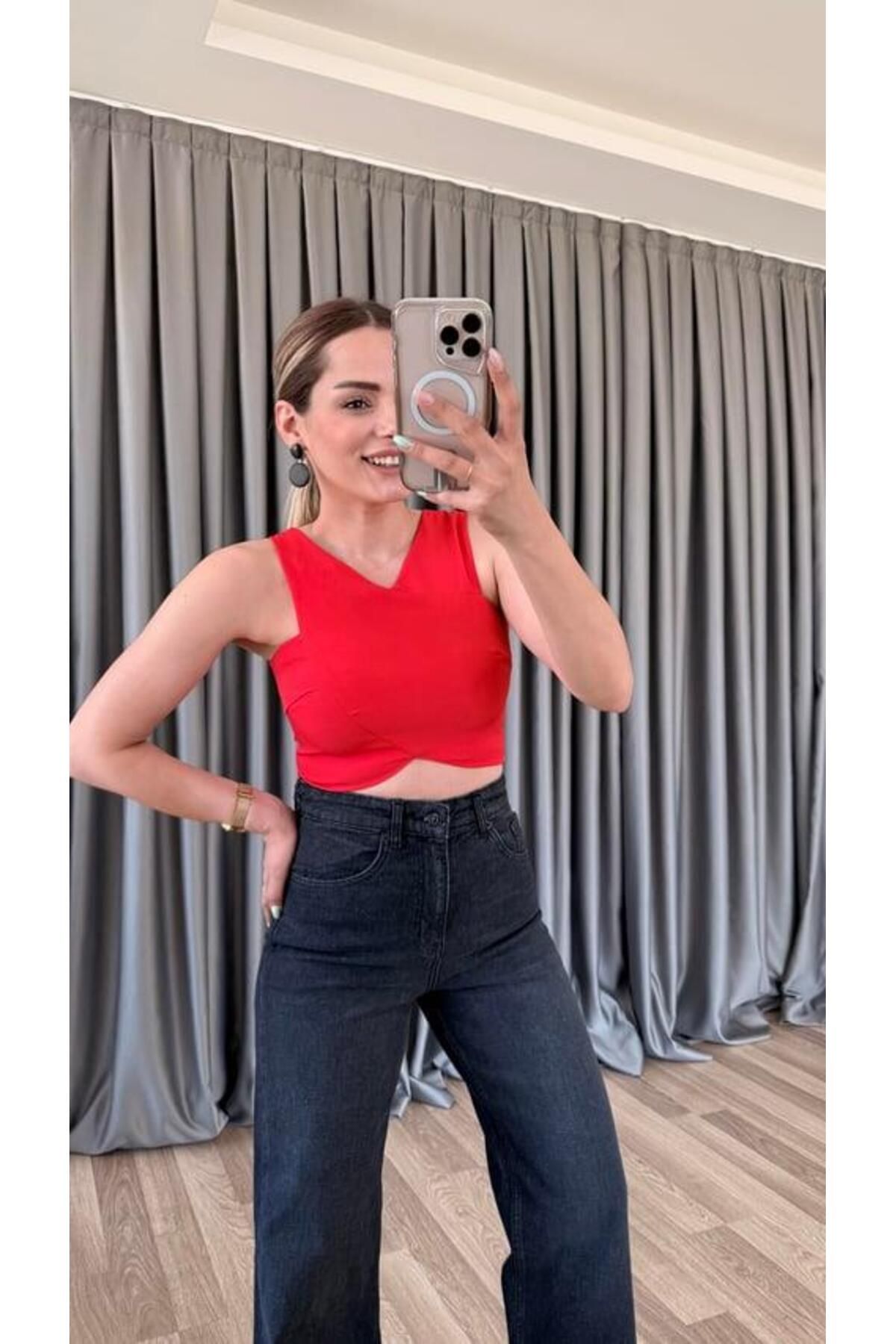 pelin yıldız butik Lilith Sırtı Fermuarlı Crop