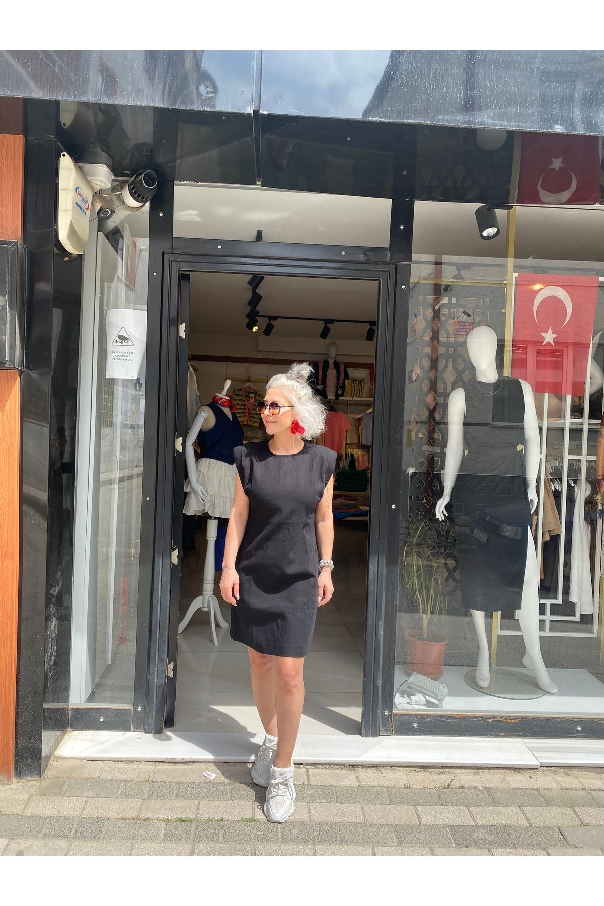 özlem adaşoğlu boutique OMUZ DETAY KISA KETEN ELBİSE