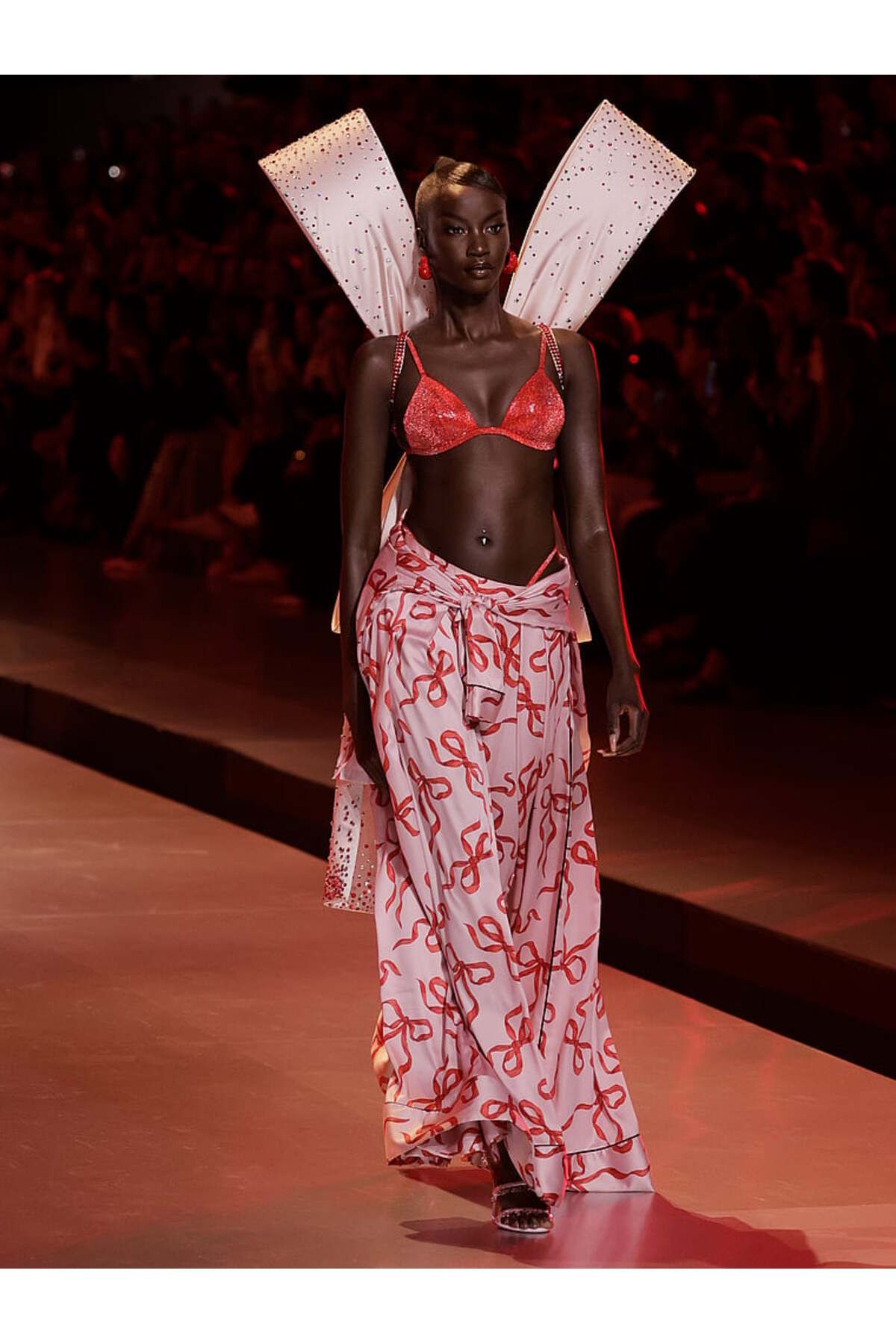 Victoria's Secret Işıltılı Üçgen Bralet Ve V-String Külot Takımı
