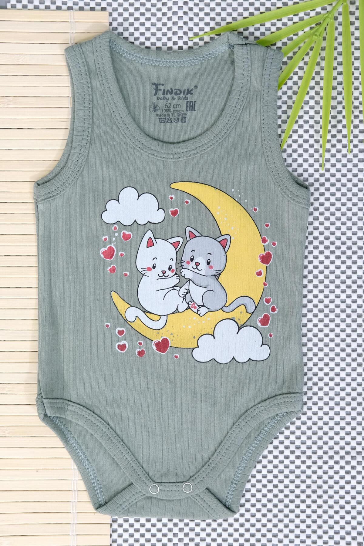 agugu Unisex Bebek Kolsuz Zıbın Ay Üzerinde Kedi ve Kalp Baskılı Ribana Body Haki