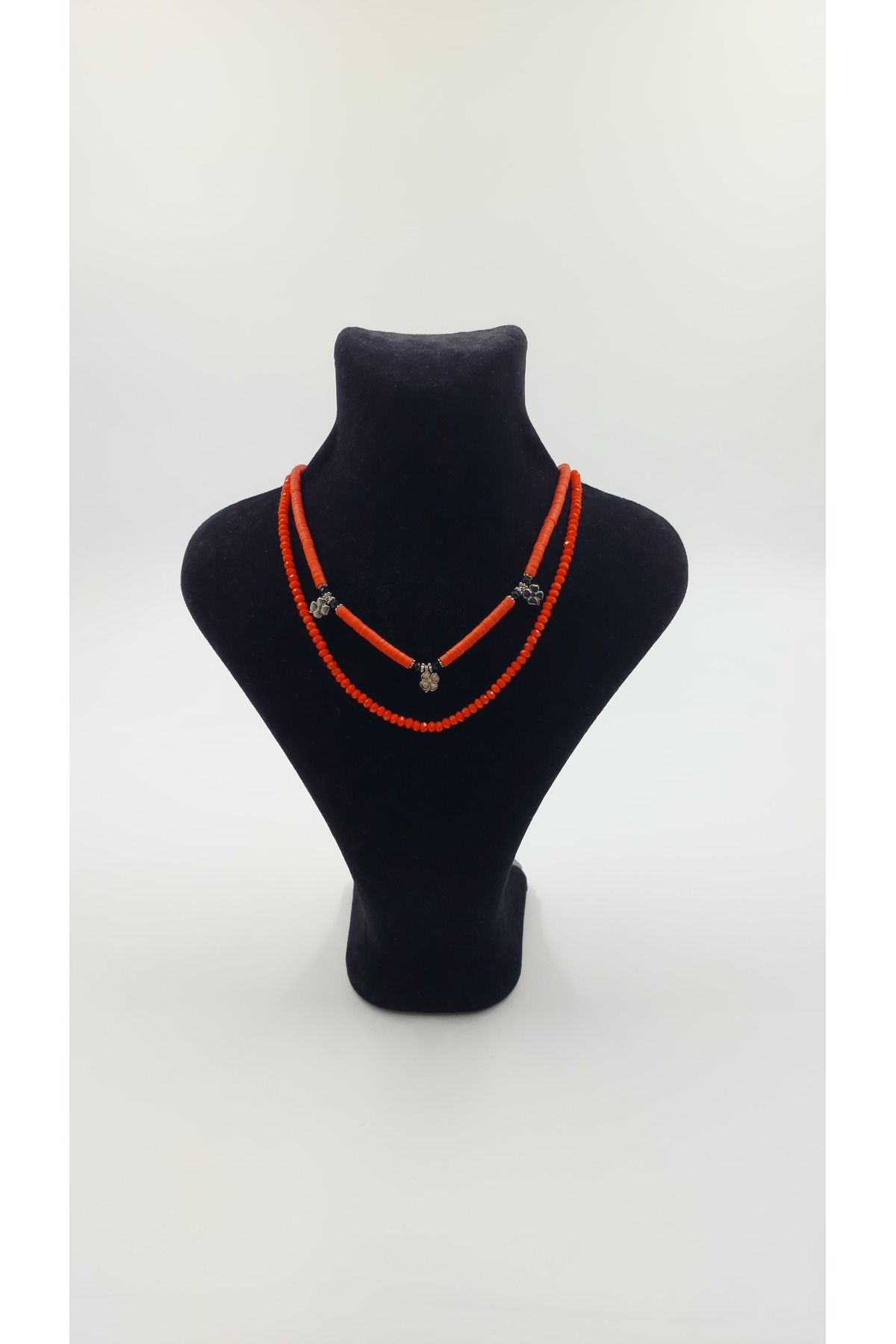 R G Handmade Design El Yapımı Kırmızı Fimo Boncuk ve Kristal Yonca Detaylı Şans Kolyesi