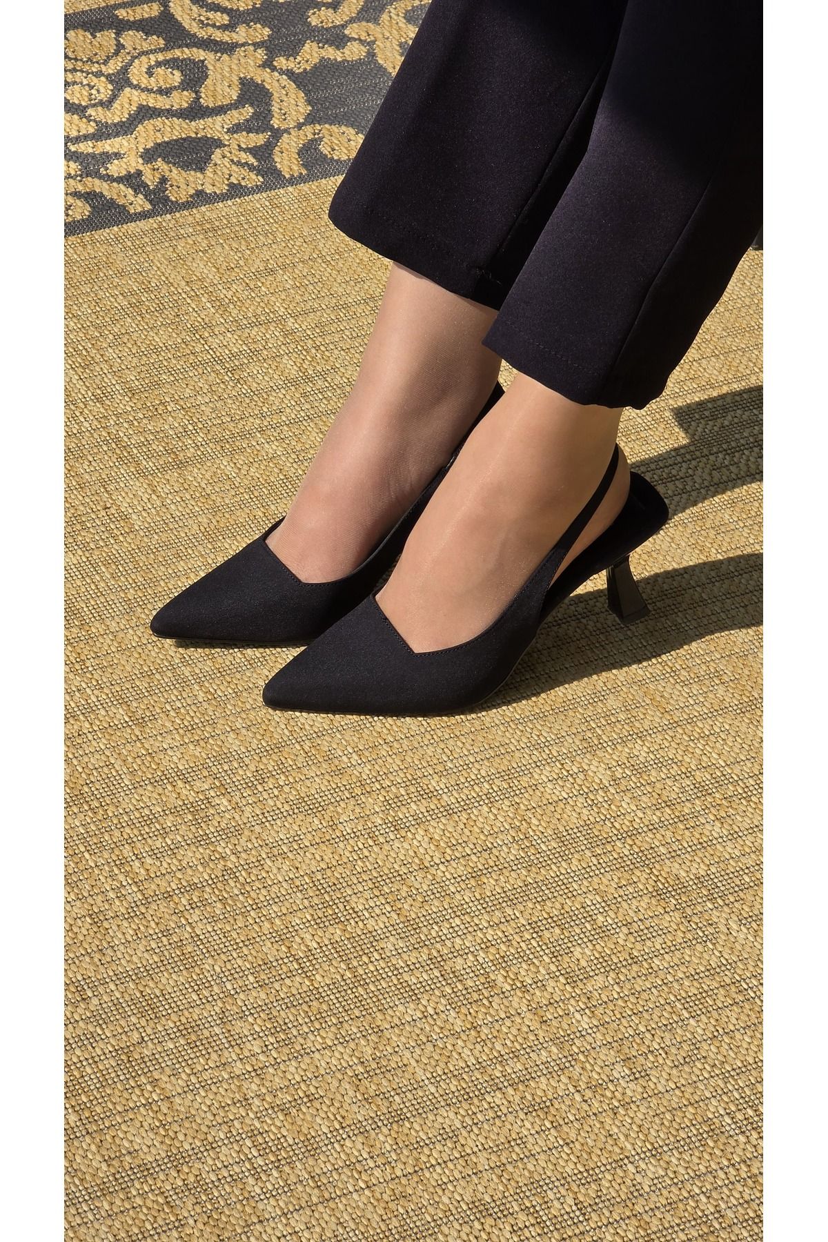 Melinta Shoes Melinta Yandan Lastikli Sivri Burun Saten Kumaş Topuklu Ayakkabı