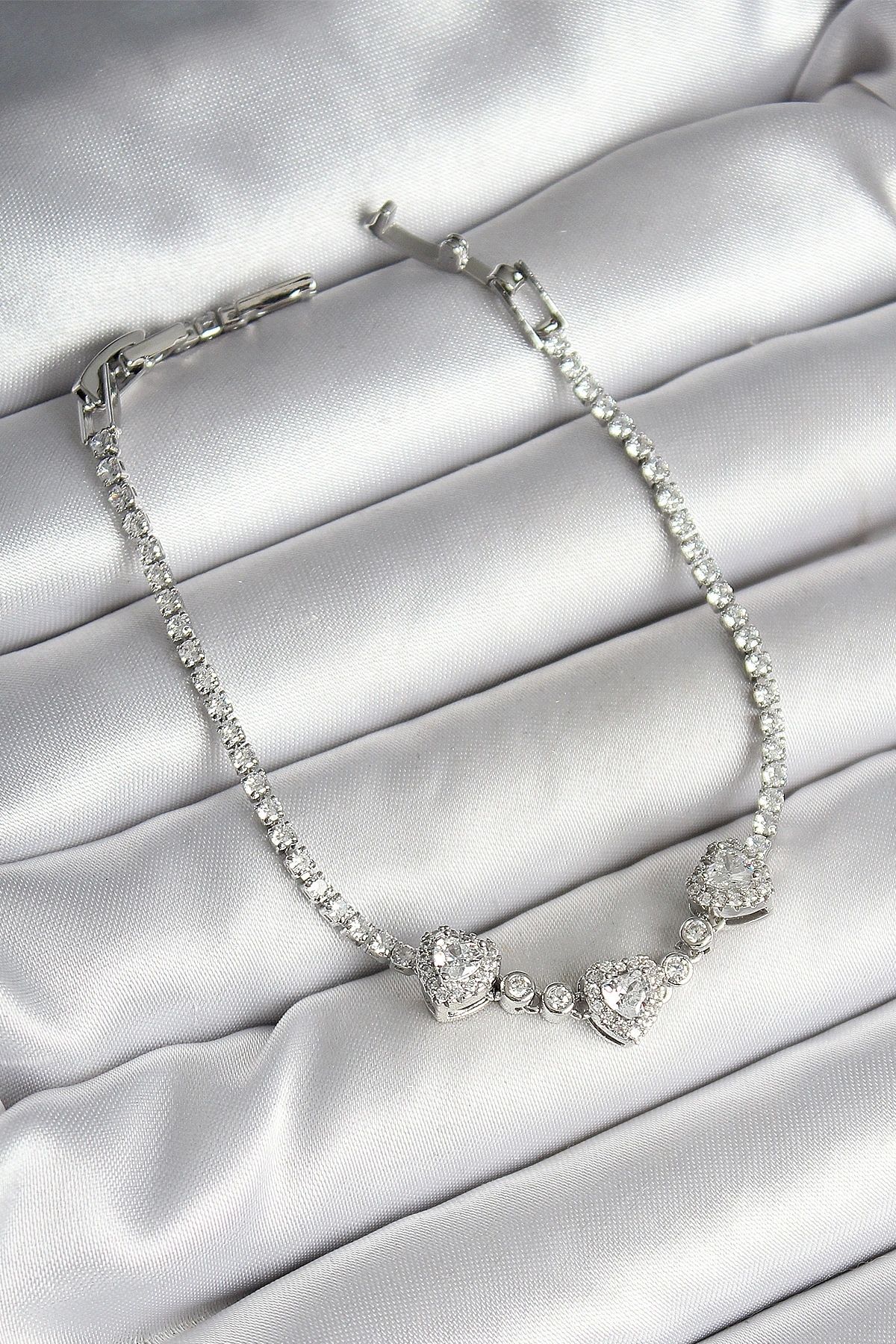 OurStyles Pirinç Sıralı Kalp Figürlü Zirkon Taşlı Gümüş Renk Kadın Bileklik - TJ-BB6980
