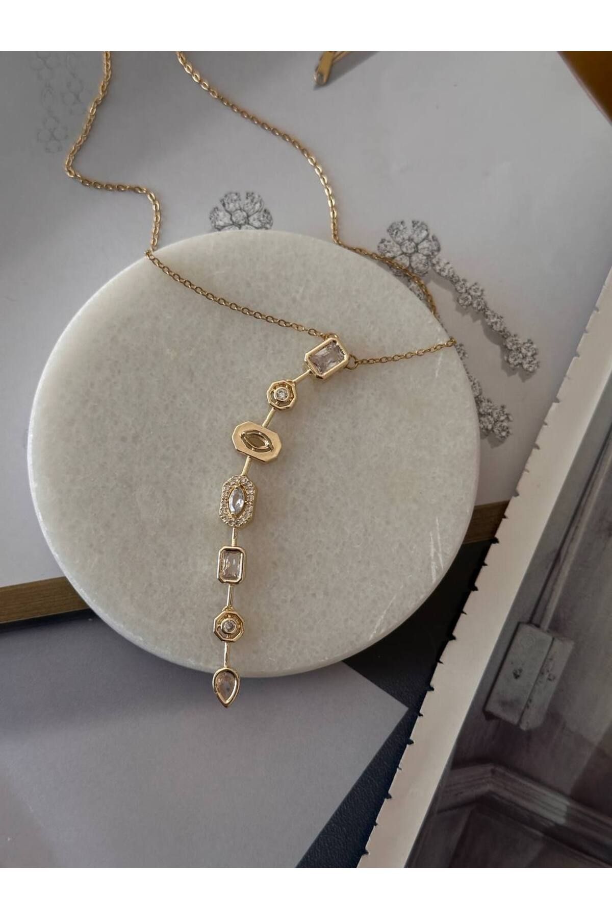 Esmeray Aksesuar Gold Renk Paslanmaz Çelik Zirkon Taşlı ( Y ) Tasarım Kolye Uzunluk 45 cm.