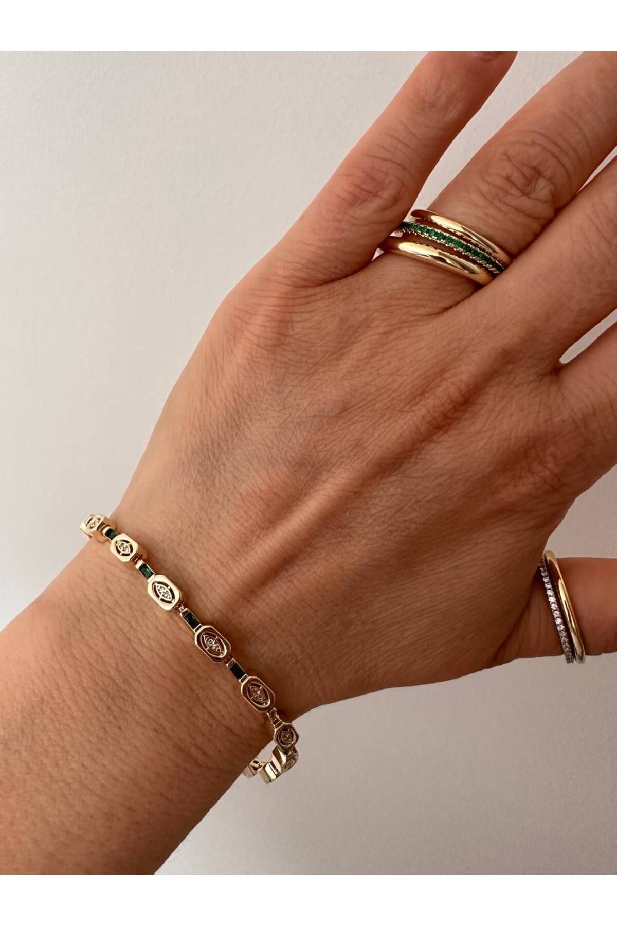 Esmeray Aksesuar Gold Renk Zirkon Yeşil ve Beyaz Taşlı Vip Seri Rodyum Kaplama Bileklik Uzunluk 16,5 cm. Ek Klips18cm