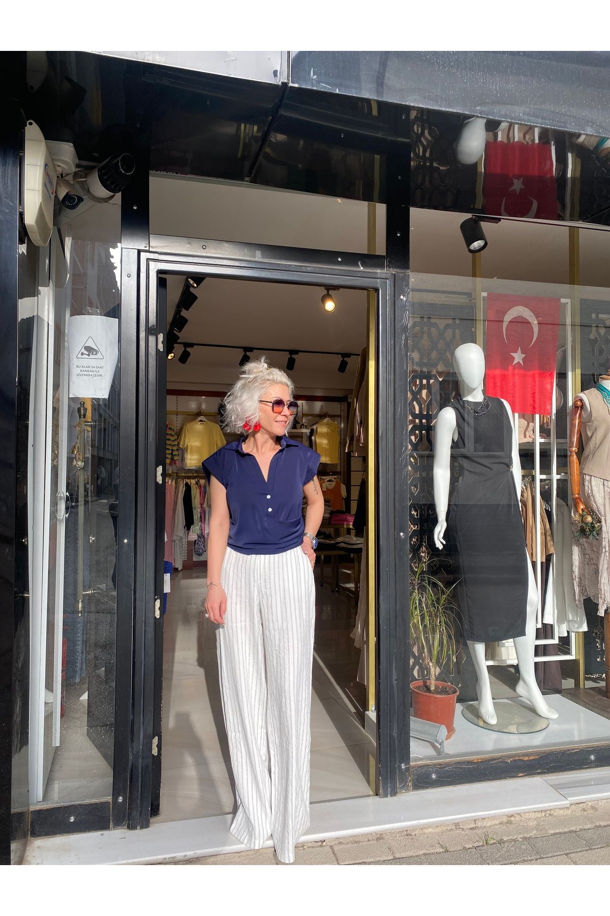 özlem adaşoğlu boutique ÖNÜ DÜĞME DETAYLI BLUZ