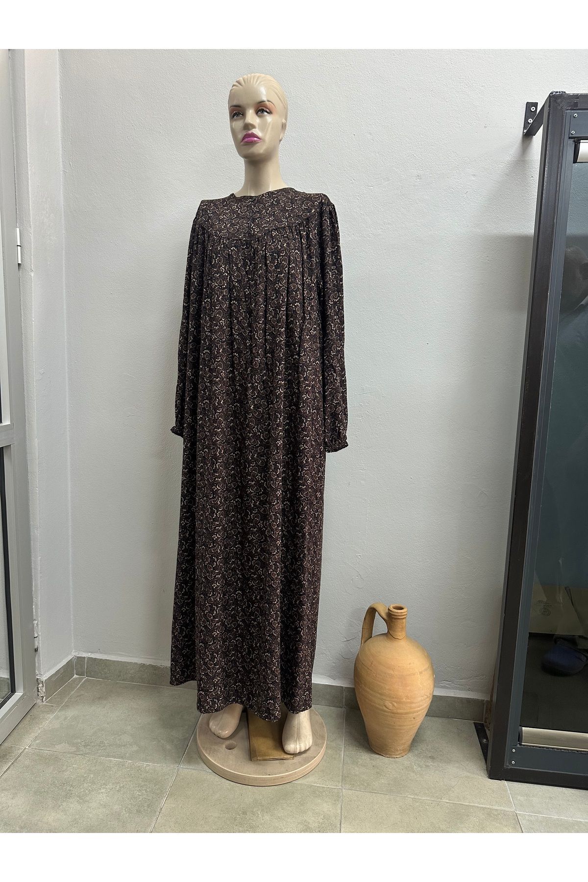 Zülal İthal Kumaş, Yuvarlak Yaka, Lastik Kol, (73*2=146 cm. Göğüs/ Boy 144 ölçü YOK.