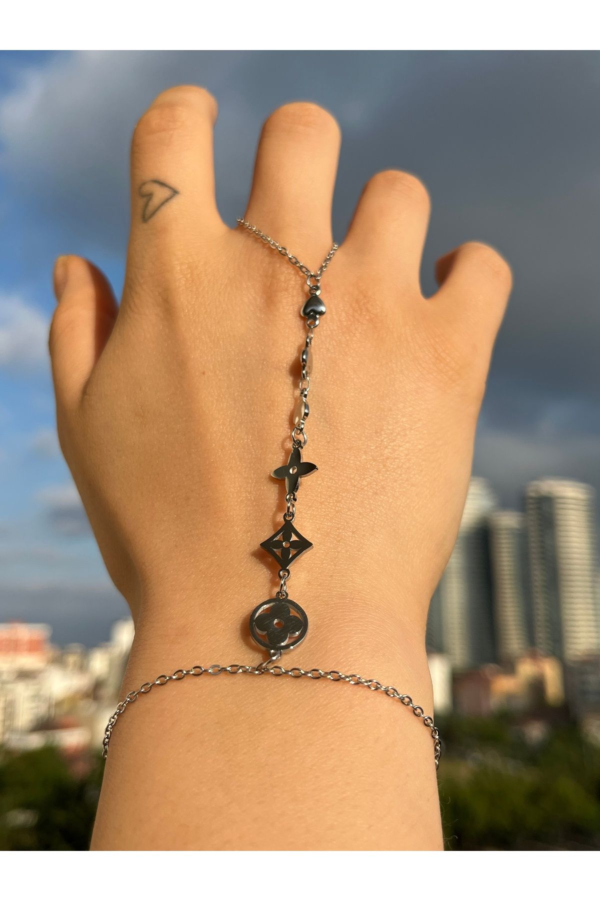 B&E SHİNE JEWERLY Kararmaz Çelik Çiçek-Kalp Detay Şahmeran