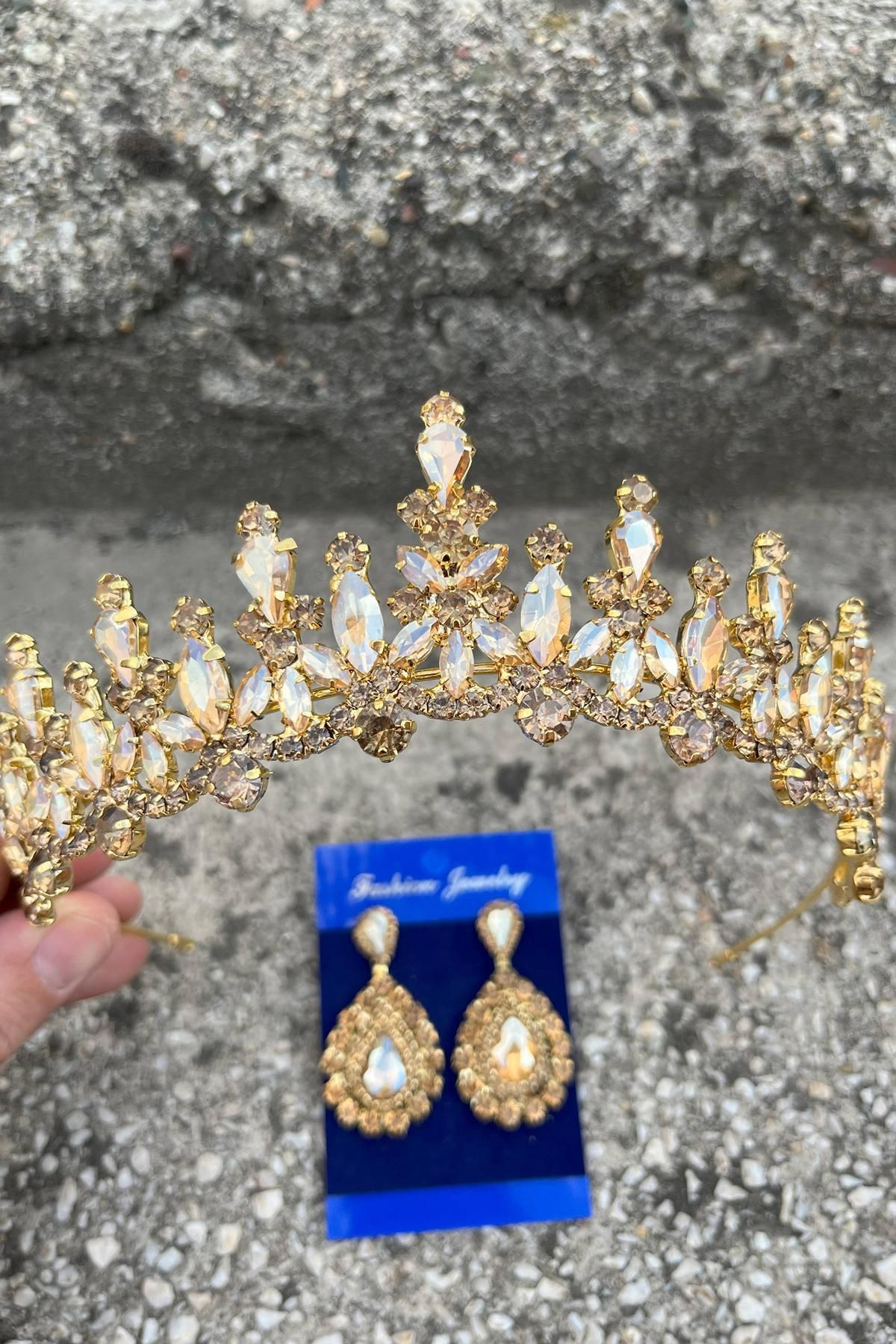 Hobigram Elvira Gold Gelin Kına Tacı Özel Gün Aksesuar Kadın Taç Ve Damla Mekik Küpe Takımı