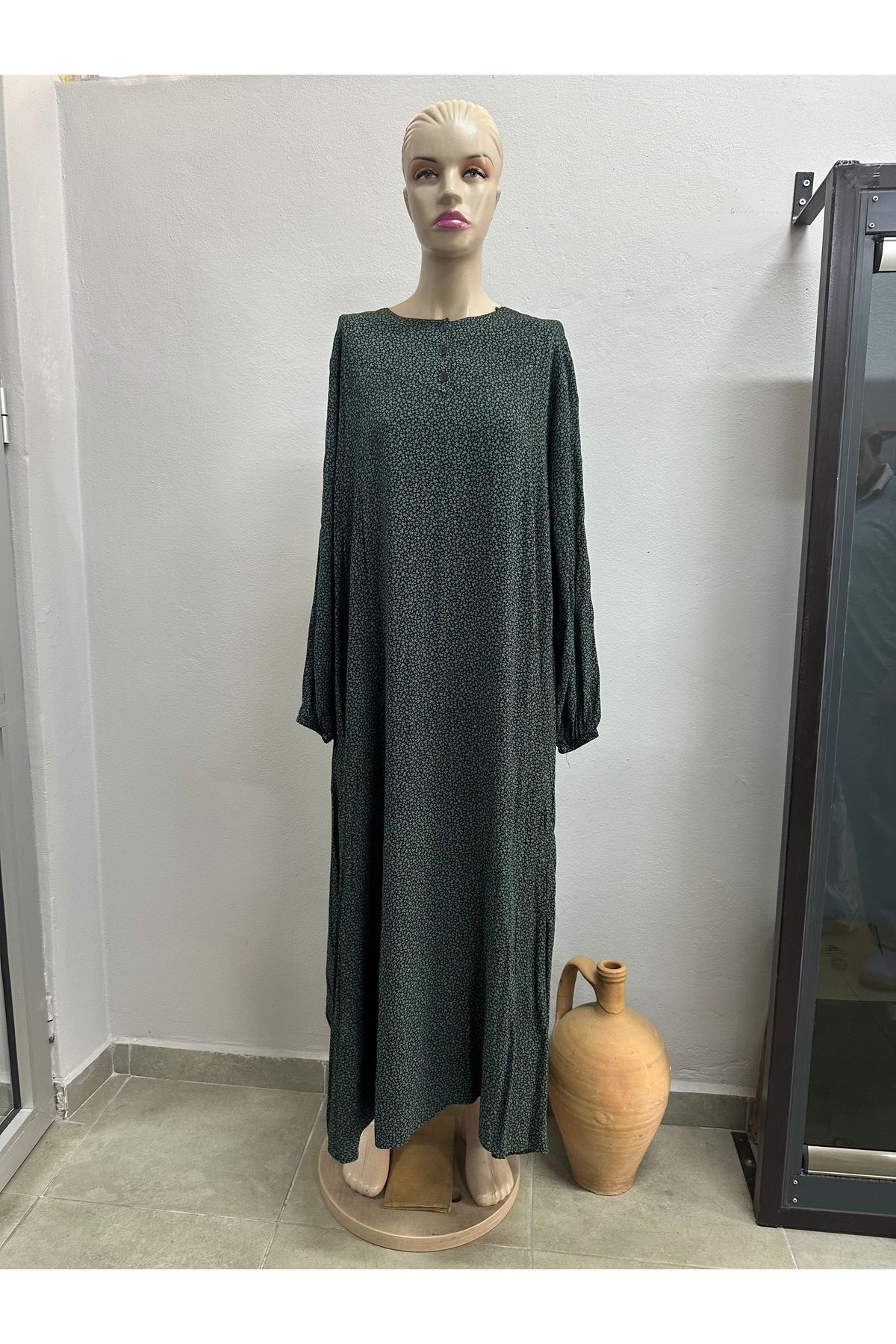 Zülal İthal Kumaş, Yuvarlak Yaka, Lastik Kol, (64*2=128 cm. Göğüs/ Boy 134 ölçü YOK.