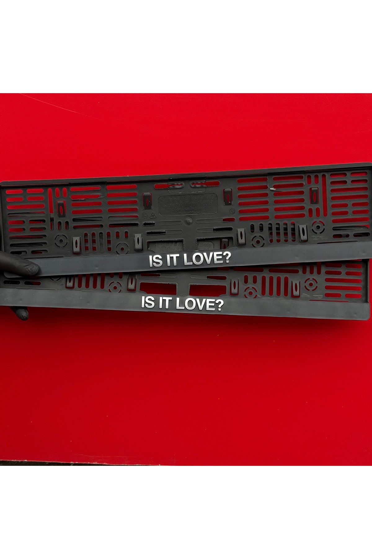 Korkmaz Oto Market & Aksesuar IS IT LOVE PLAKALIK 2 ADET