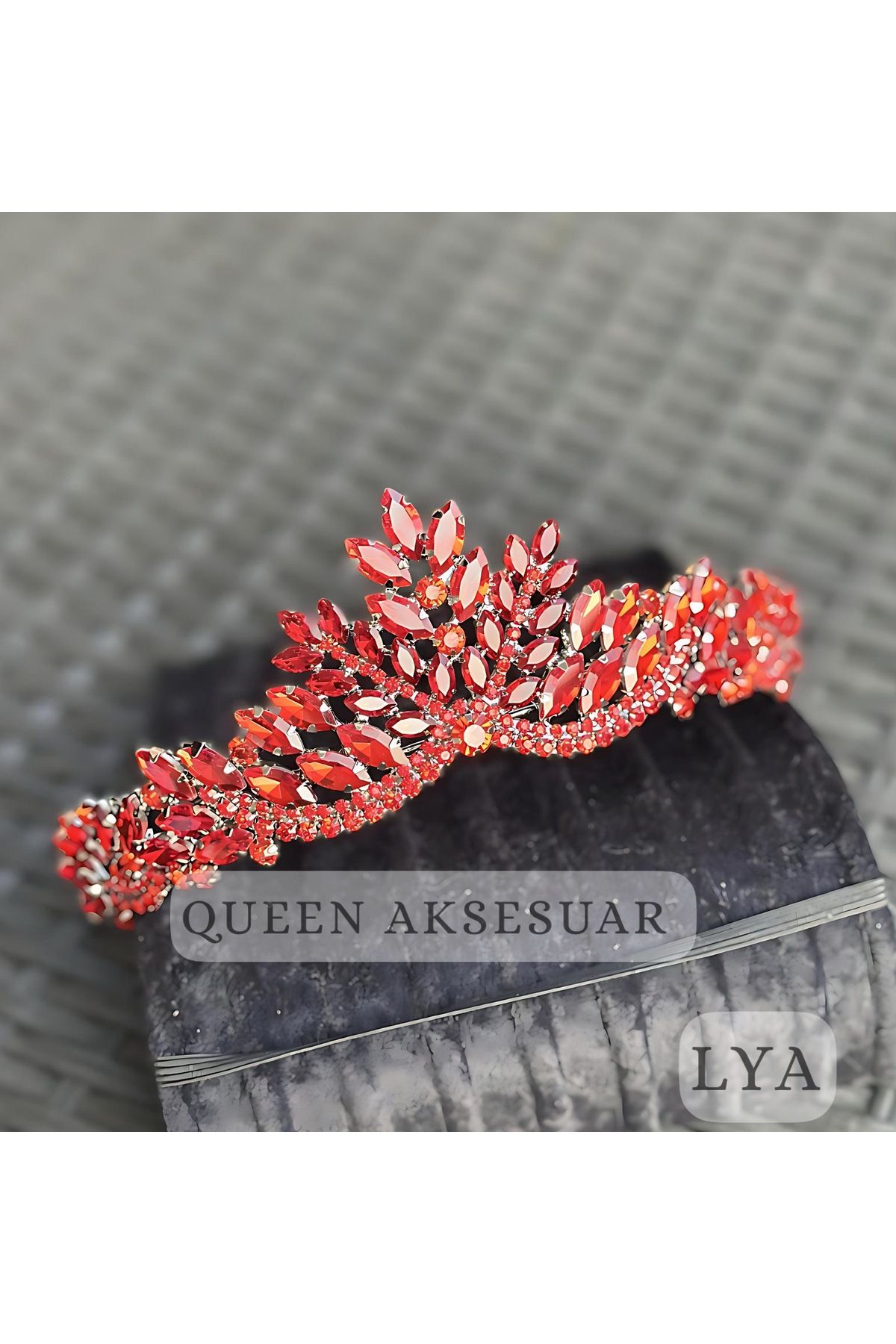 QUEEN AKSESUAR LYA yakut kırmızı kristal taşlı lüks tasarım nişan gelin tacı metal taç yüksek otantik motifli