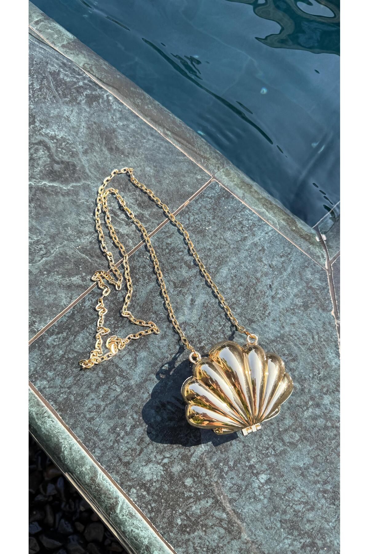 BY CANSU ACCESSORİES Luce Gold İstiridye Çanta