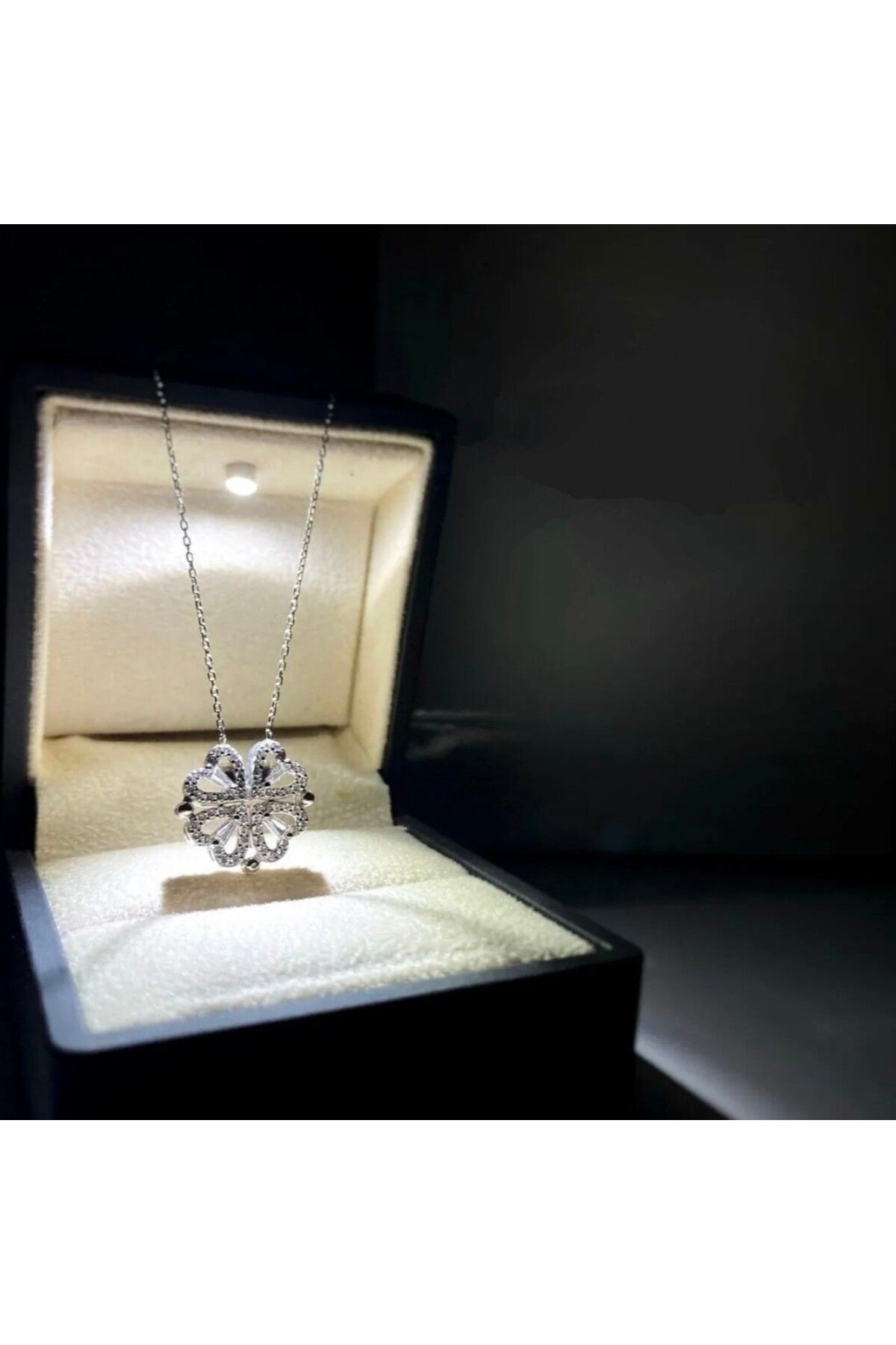 Stor Lumière d’Amour: Işıklı Kutuda 925 Ayar Aşk Kolyesi
