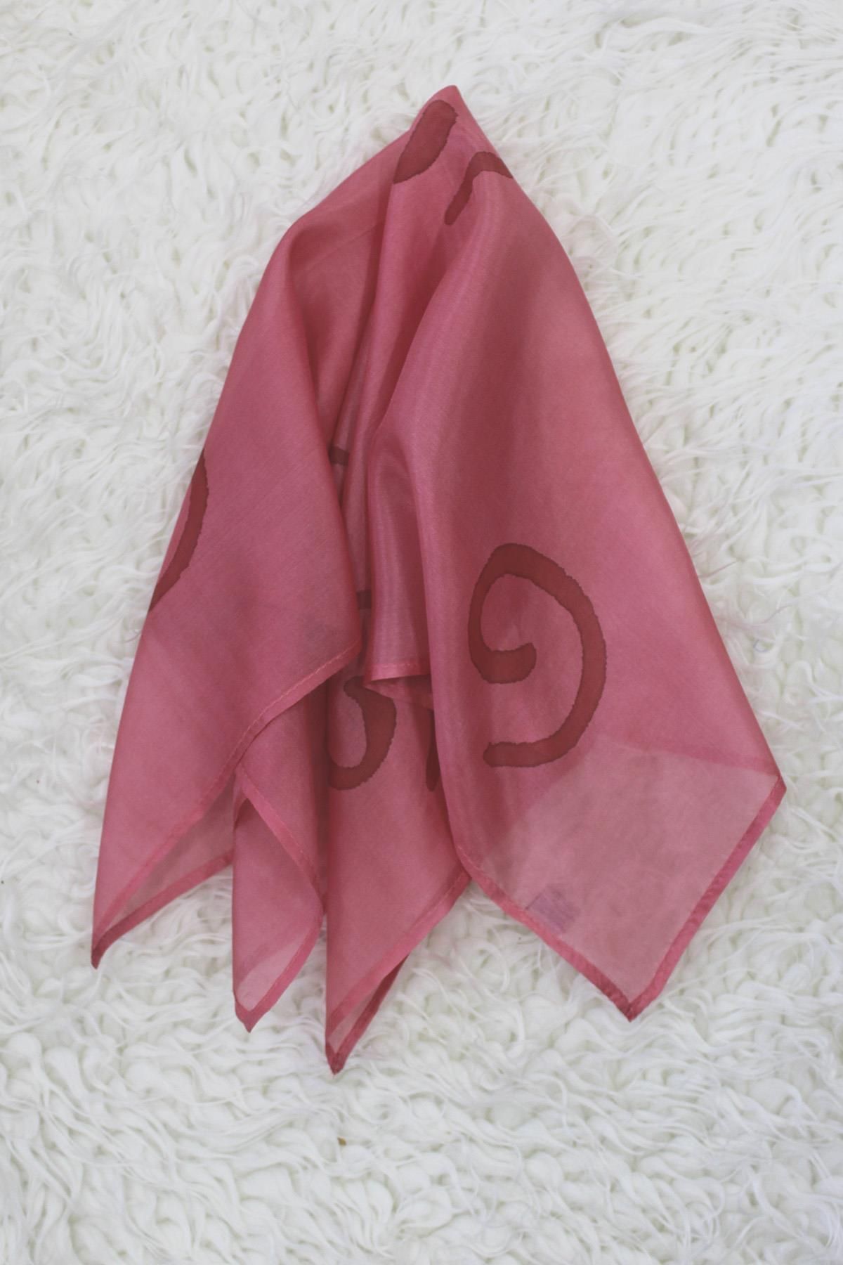 Defne&Apollon İpekçilik %100 Saf İpek El Boyama Kare Fular - 55 x 55 Tasarım - Pembe