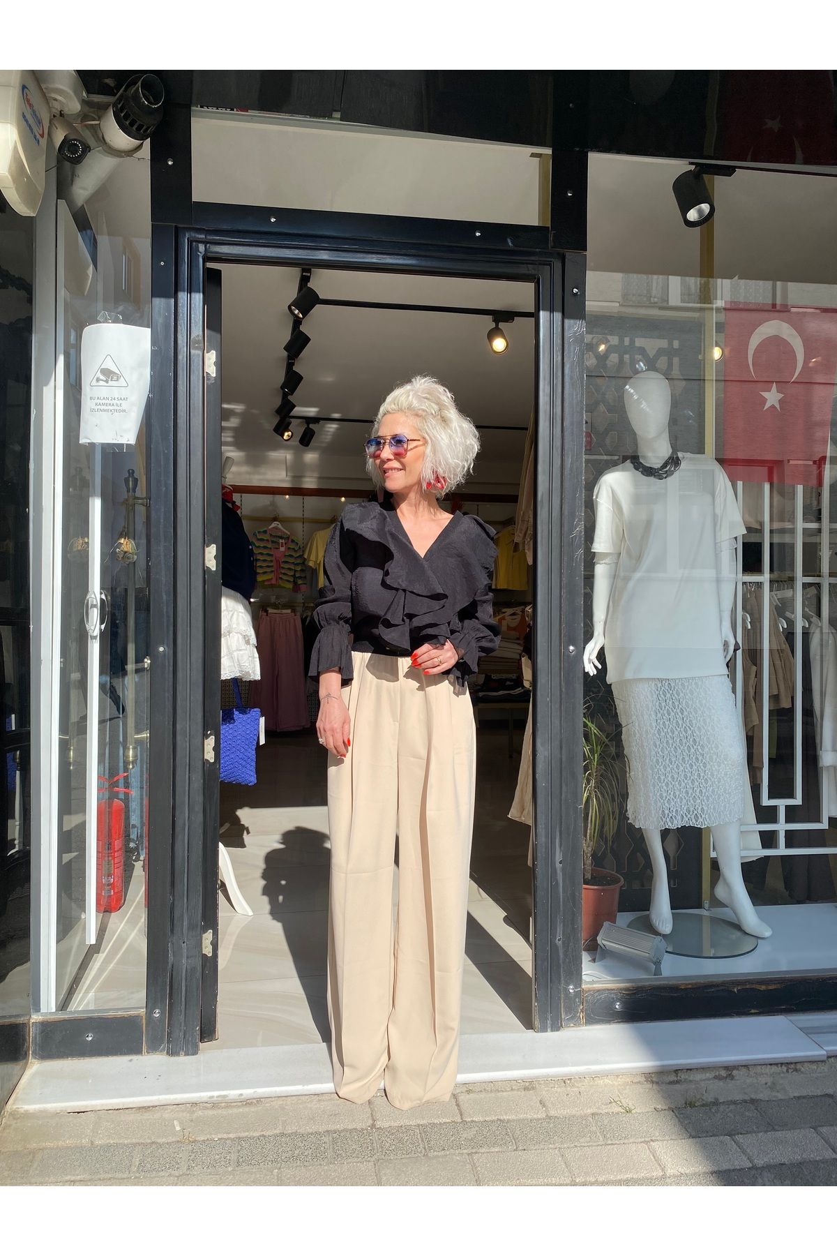 özlem adaşoğlu boutique BELİ SİYAH LASTİK DETAYLI BOL PANTOLON