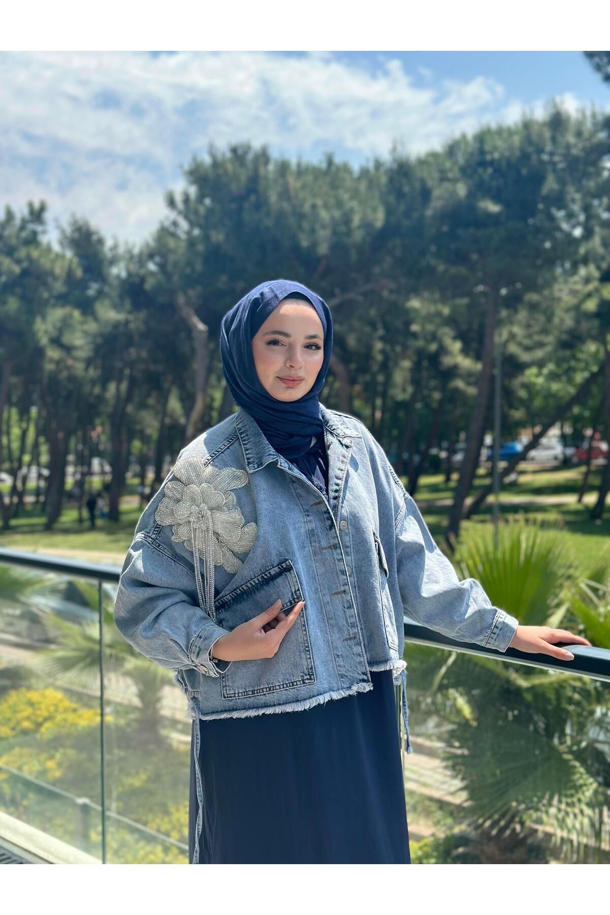 Ranasubaşı Çiçek Nakışlı Denim Ceket