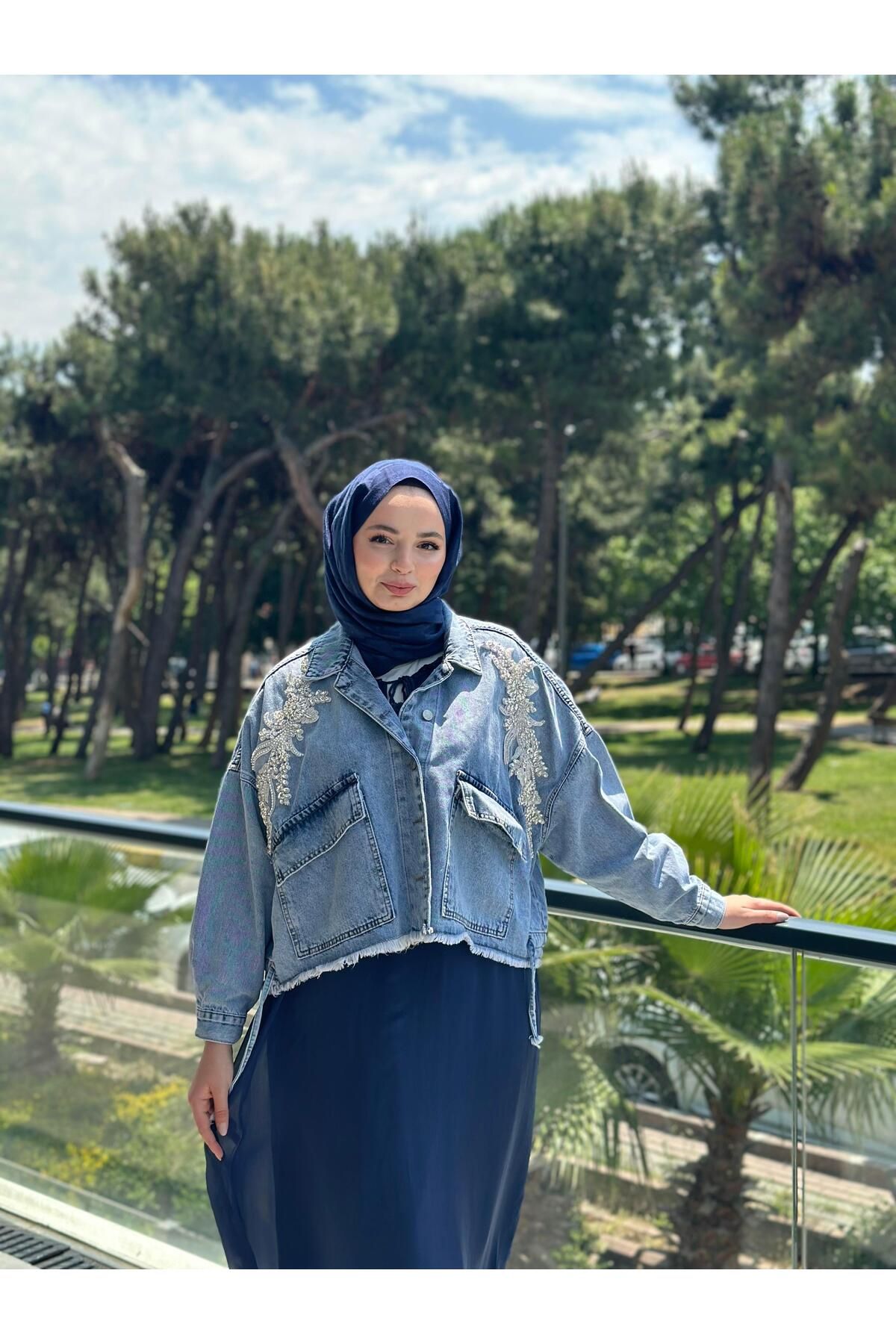 Ranasubaşı Taş Detaylı Denim Ceket